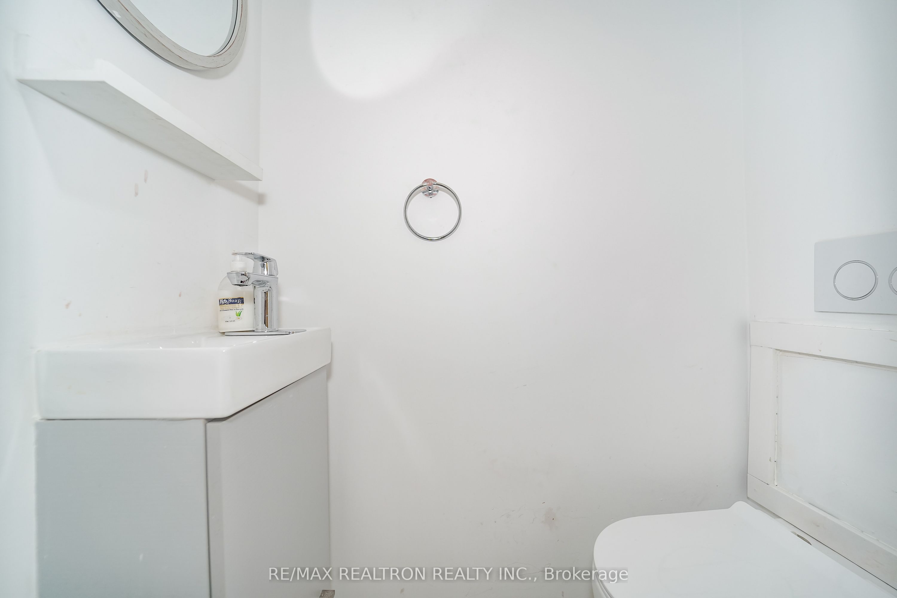 15 Blunden Road Property Photo 23