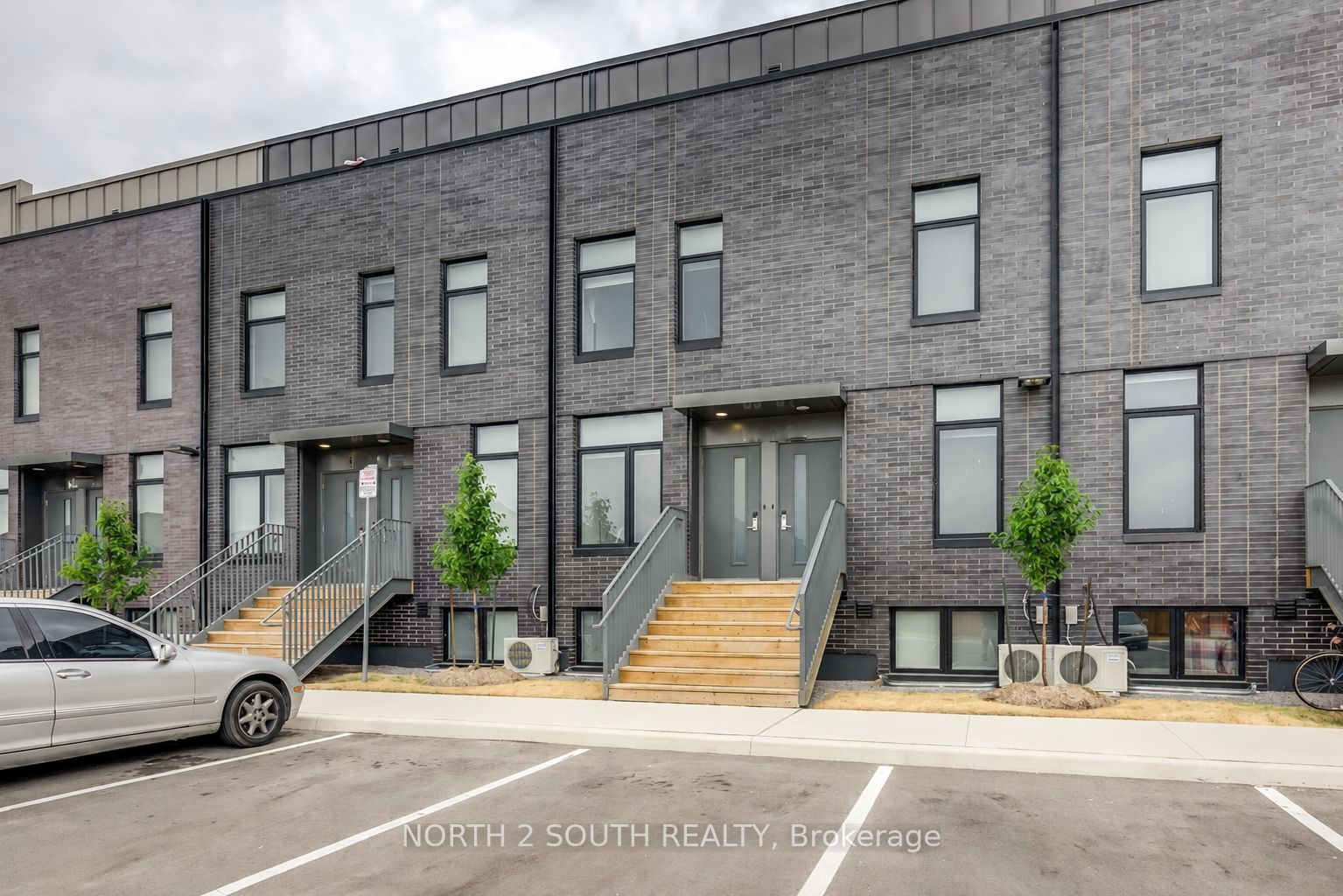 1760 Simcoe Street N 93 (rm 2) Property Photo 1