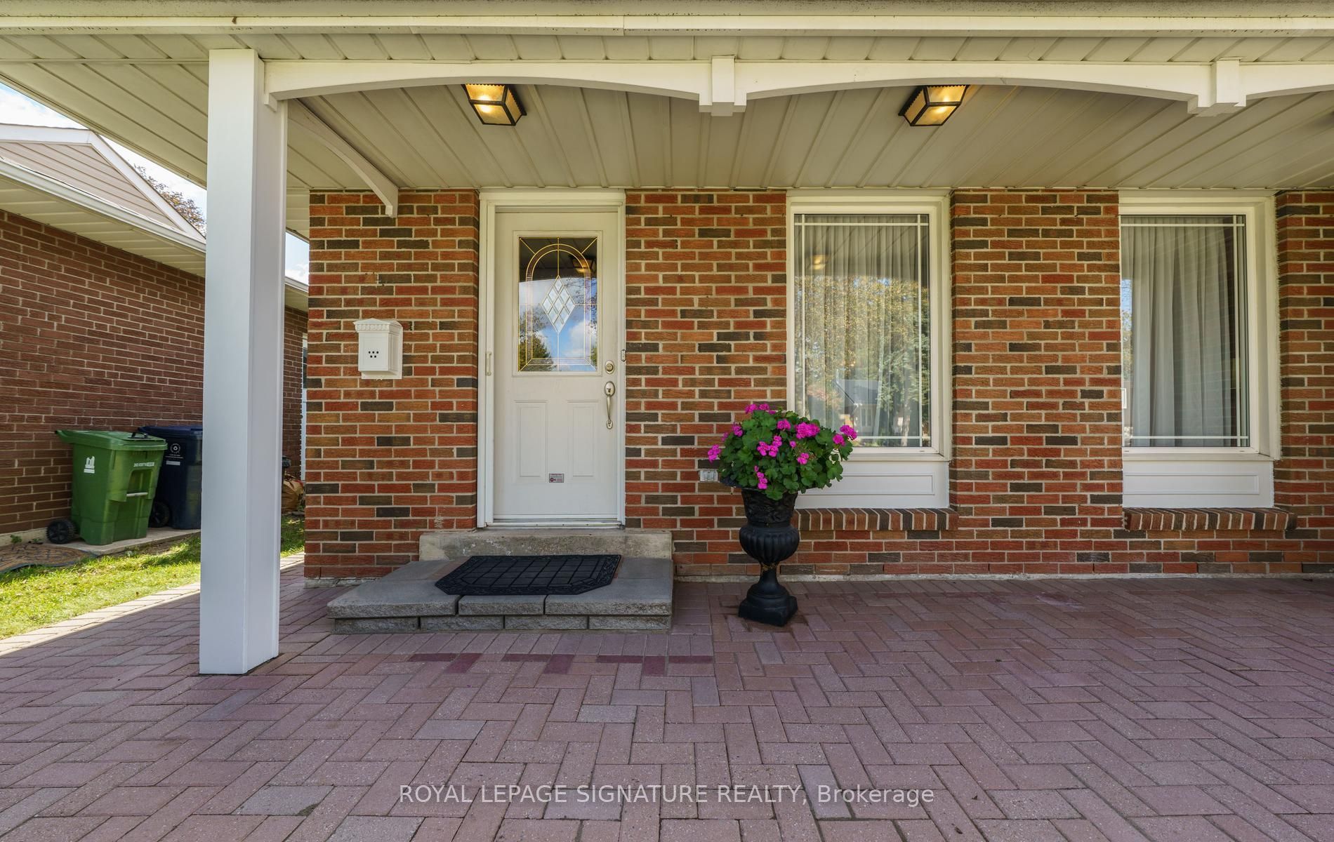 29 Fluellen Drive Property Photo 5