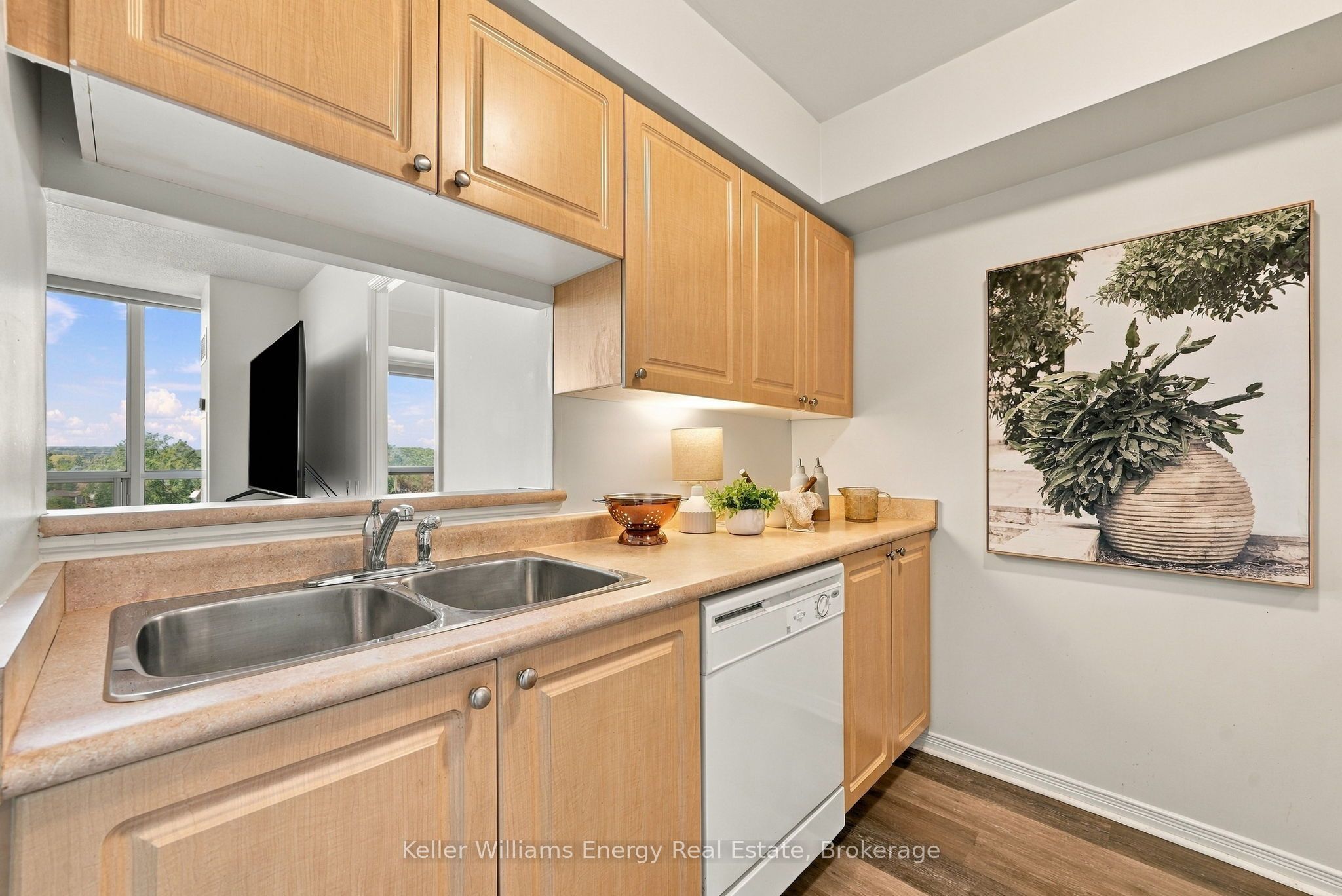 1200 The Esplanade N 705 Property Photo 7