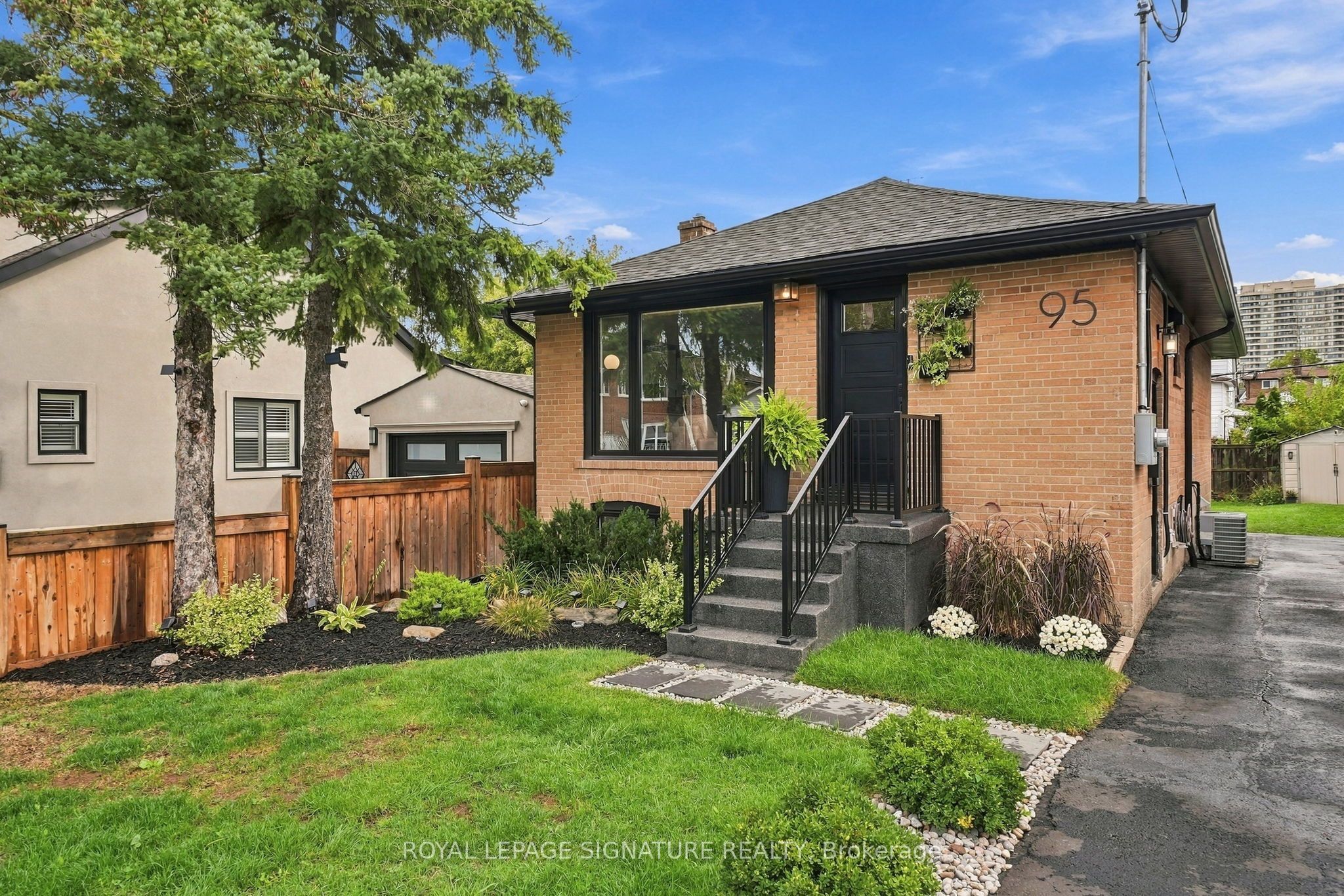 95 Laurel Avenue Property Photo 3