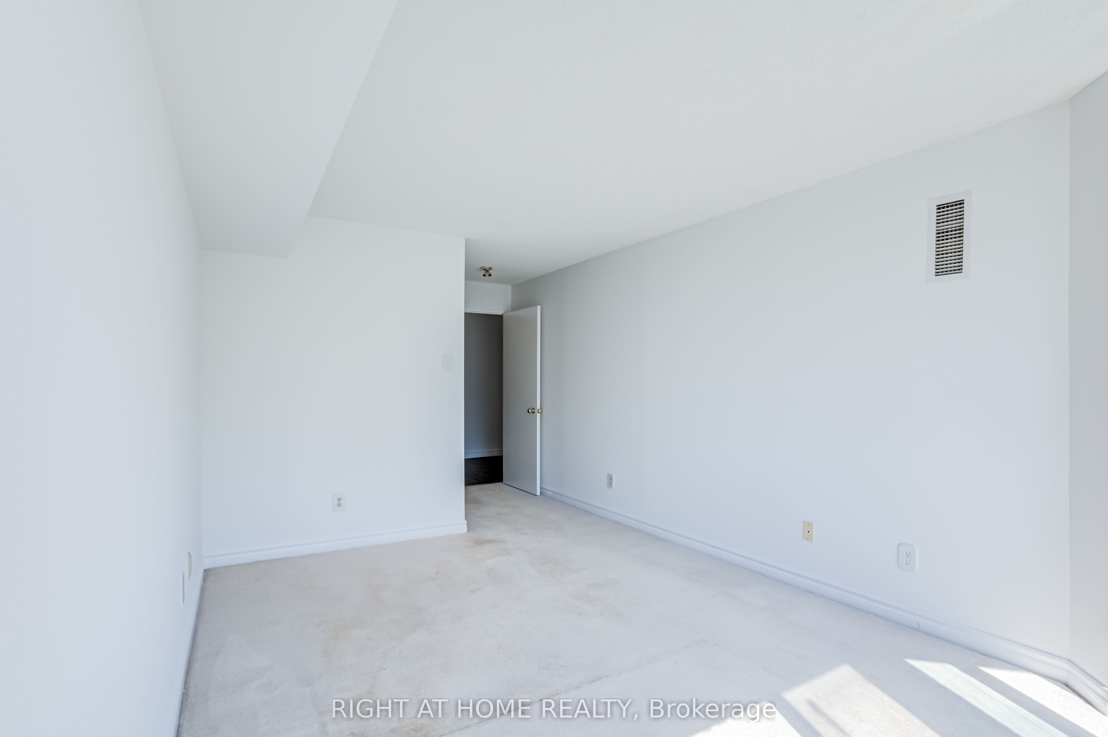 4 Park Vista Drive 912 Property Photo 21