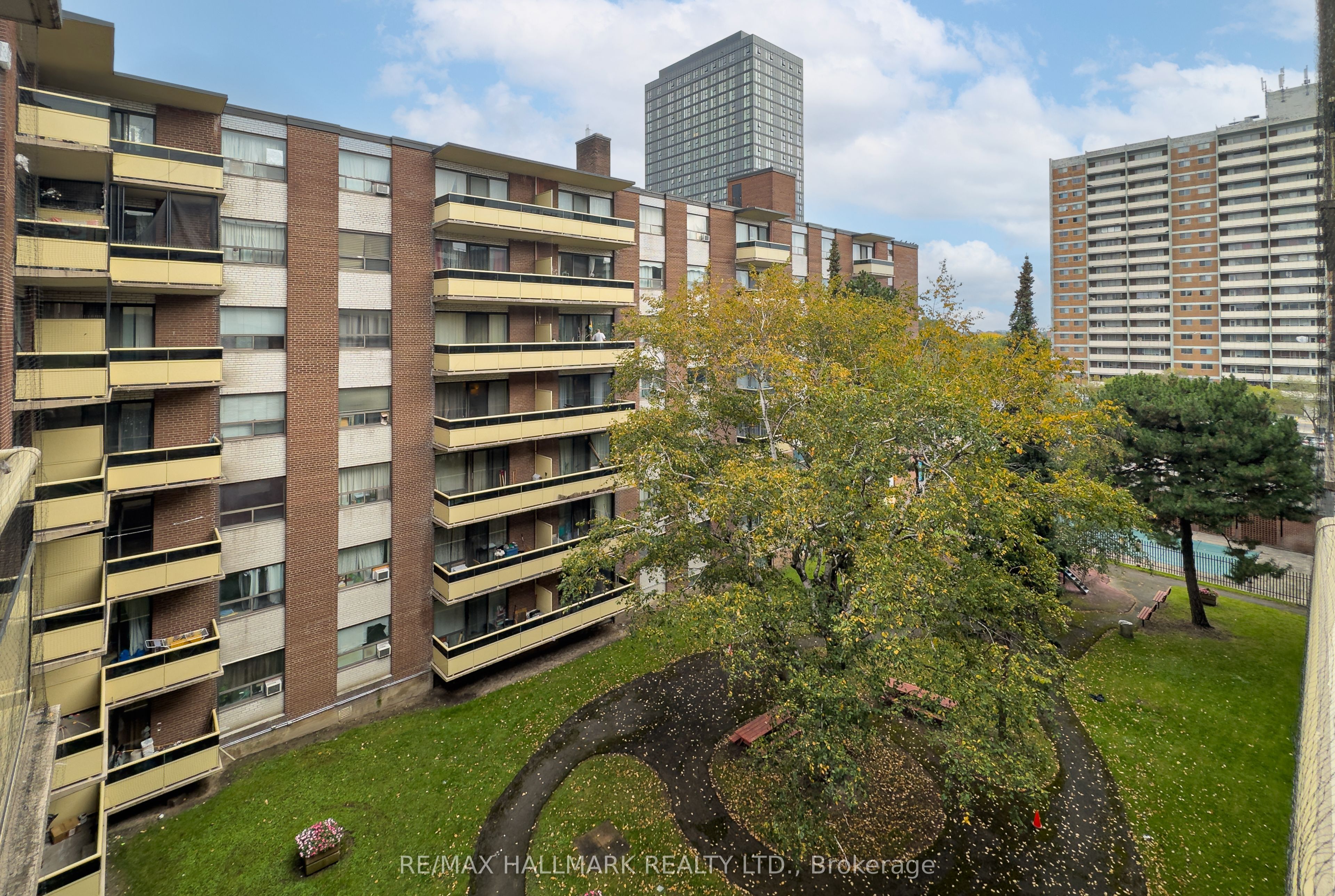 915 Midland Avenue 506 Property Photo 2