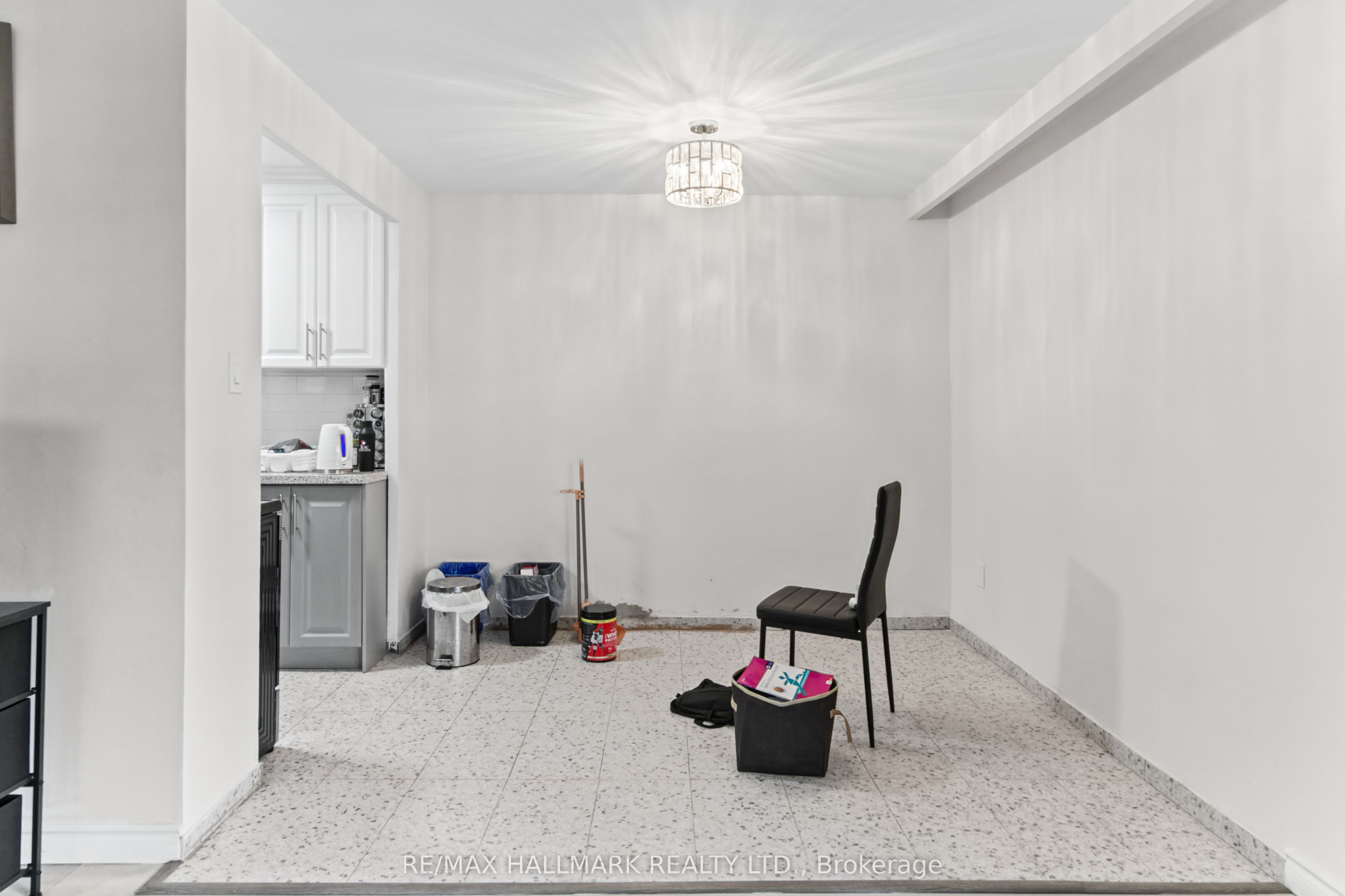 915 Midland Avenue 506 Property Photo 11
