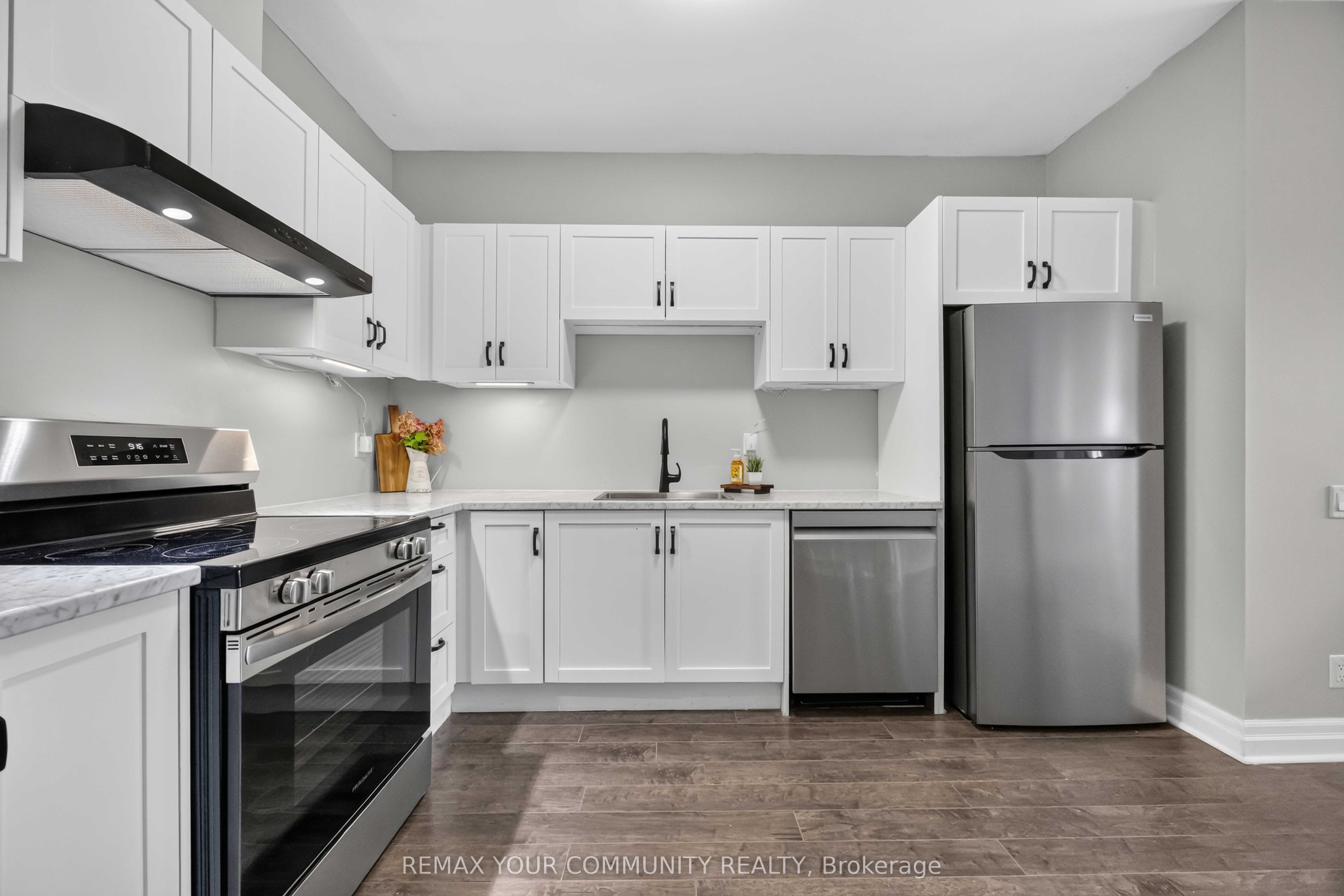 44 Bond Street W 101 Property Photo 2