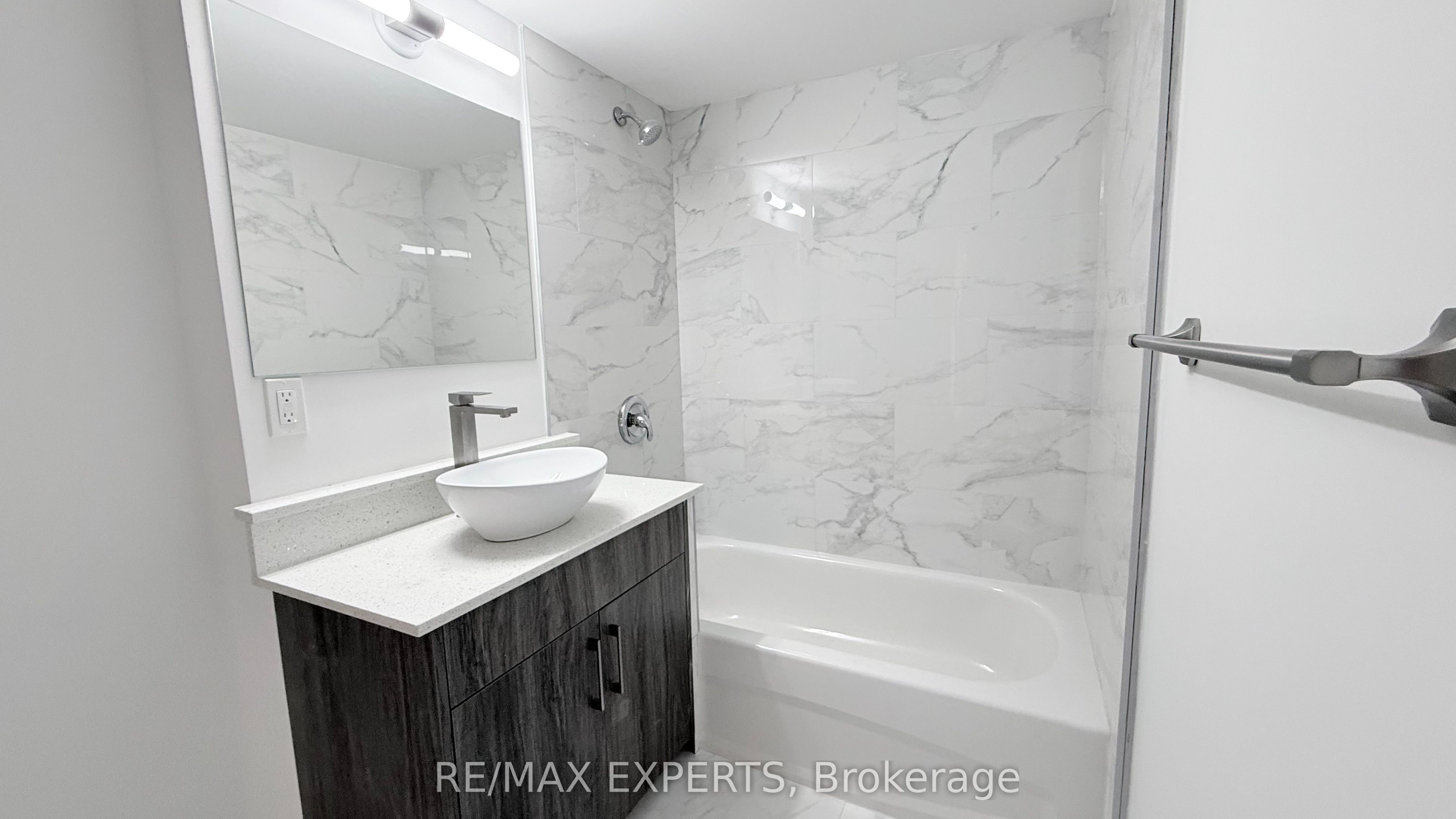 45 Connaught Avenue 402 Property Photo 6