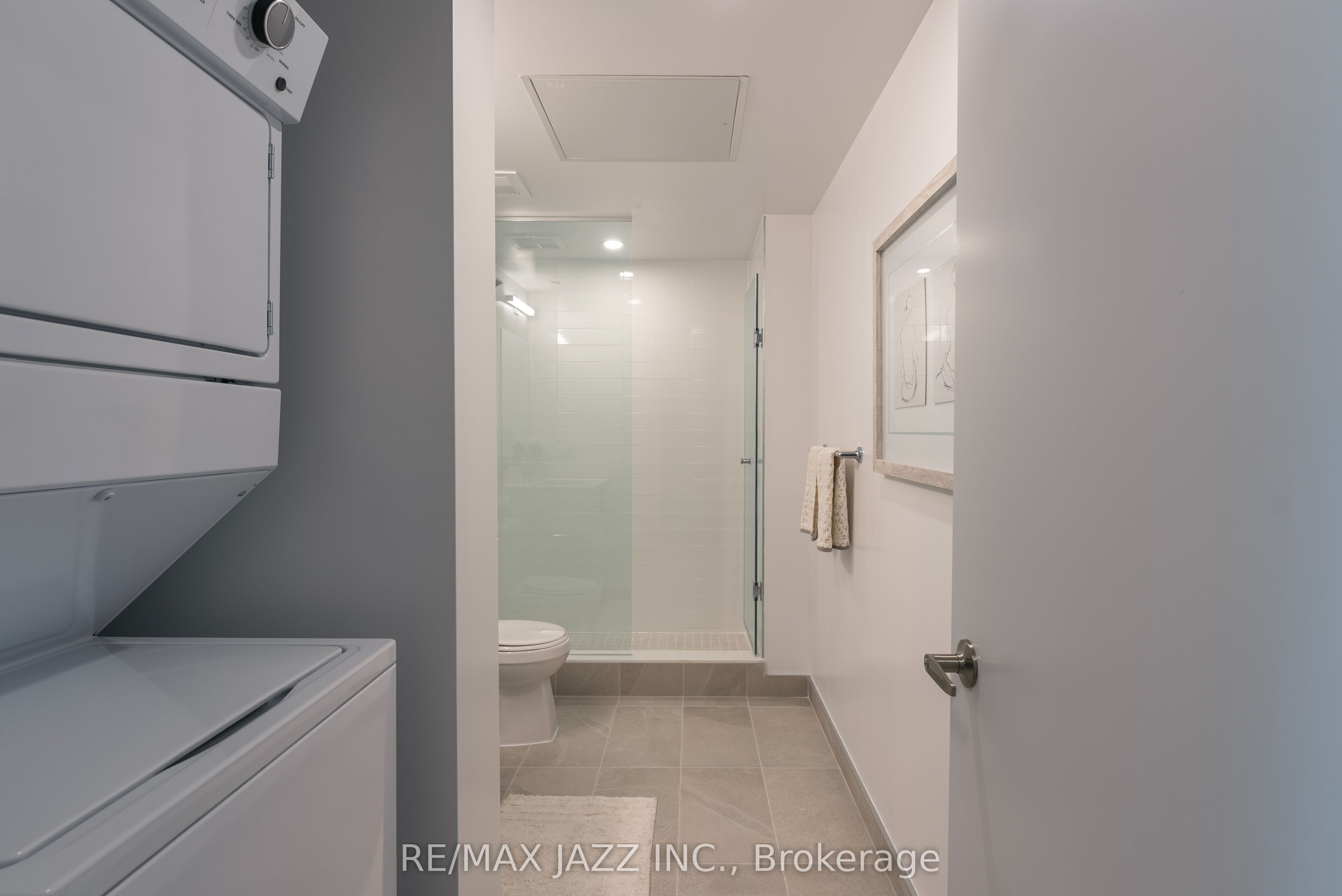 80 Bond Street E 1407 Property Photo 4