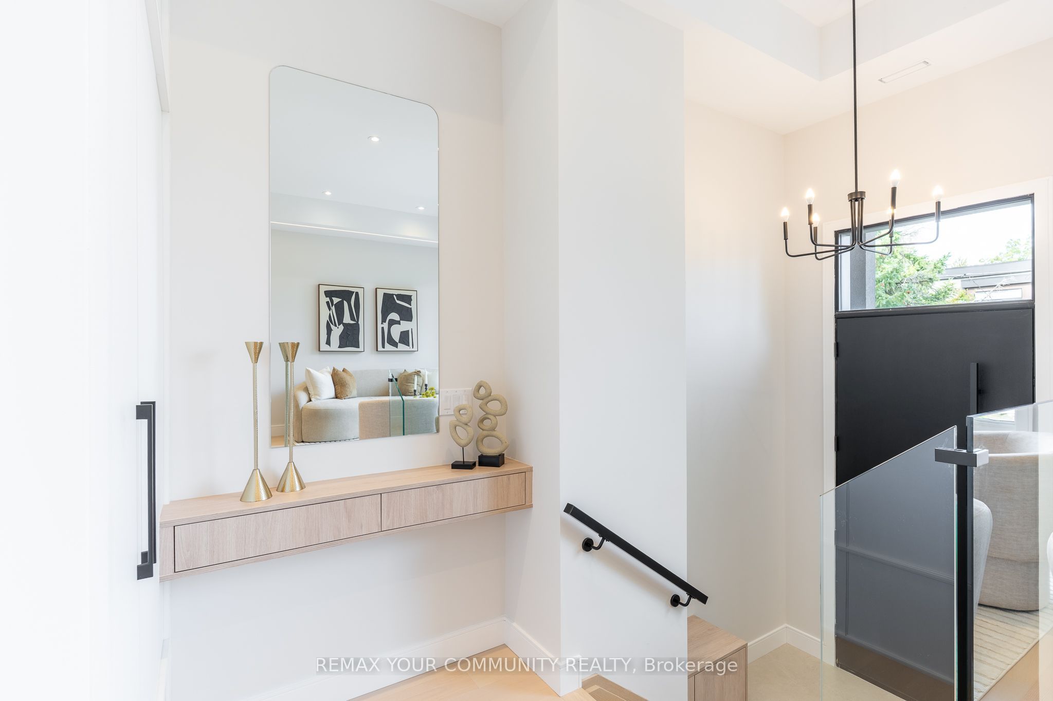281 Queensdale Avenue Property Photo 2