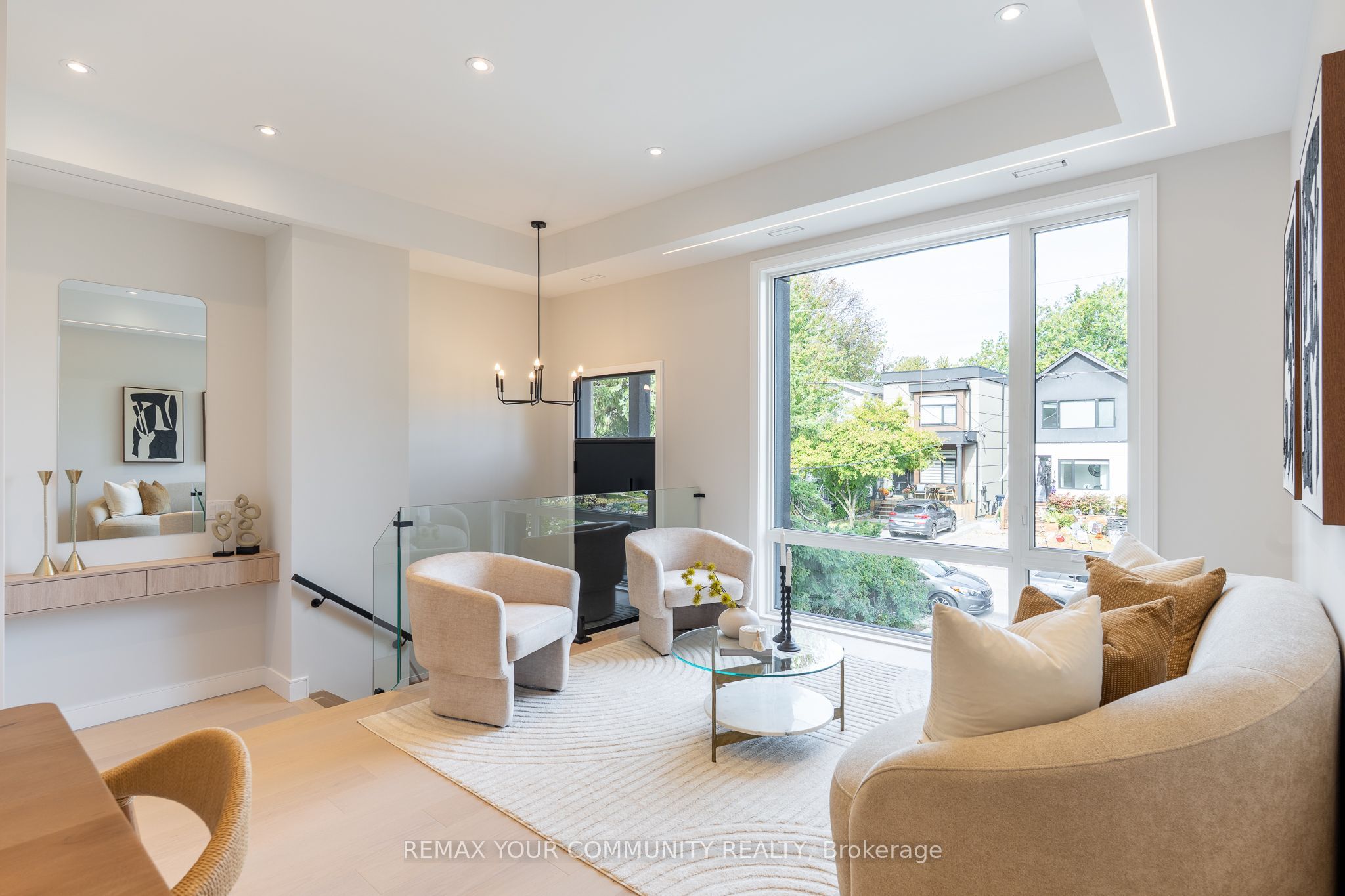 281 Queensdale Avenue Property Photo 3
