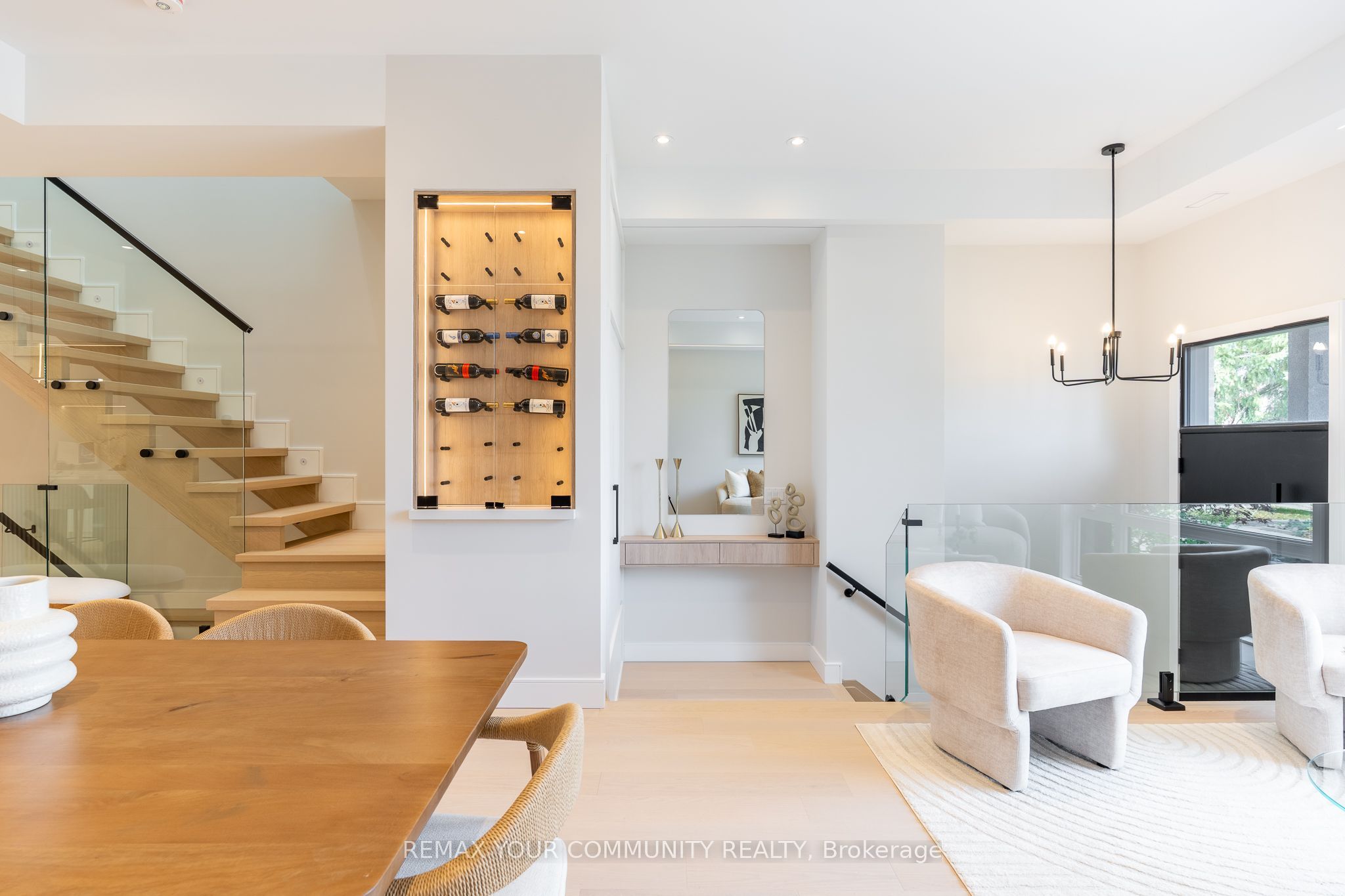 281 Queensdale Avenue Property Photo 4