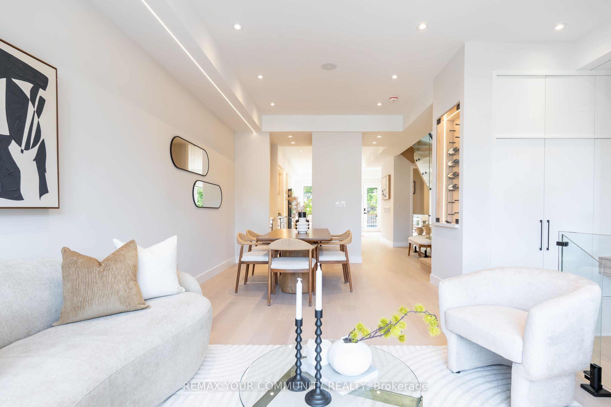 281 Queensdale Avenue Property Photo 6