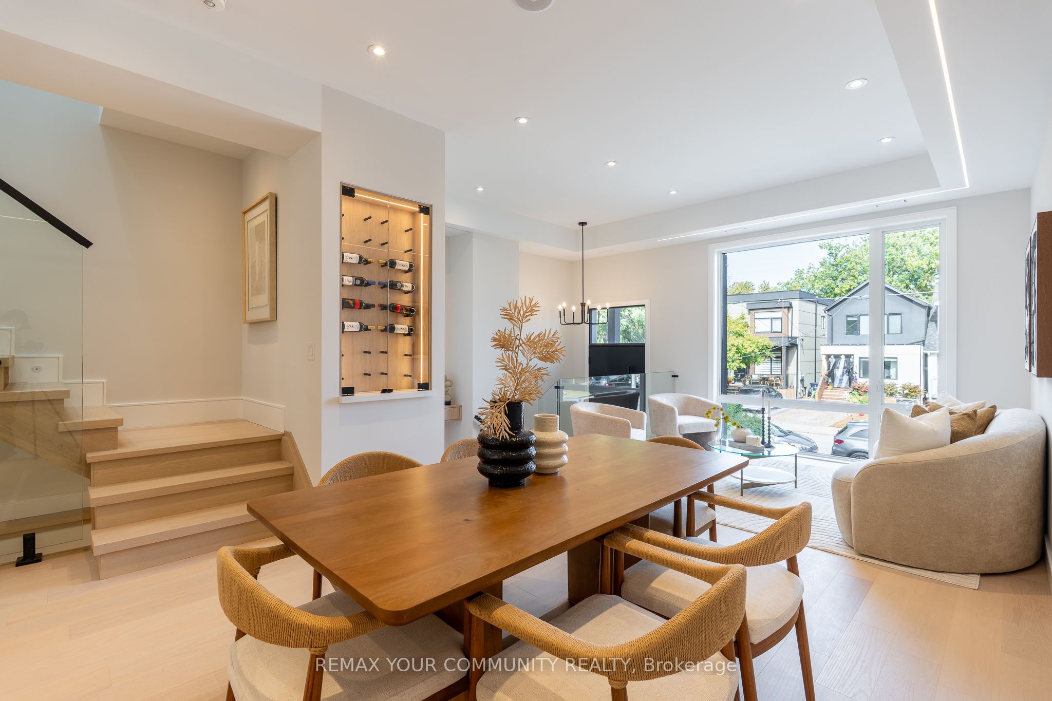 281 Queensdale Avenue Property Photo 10