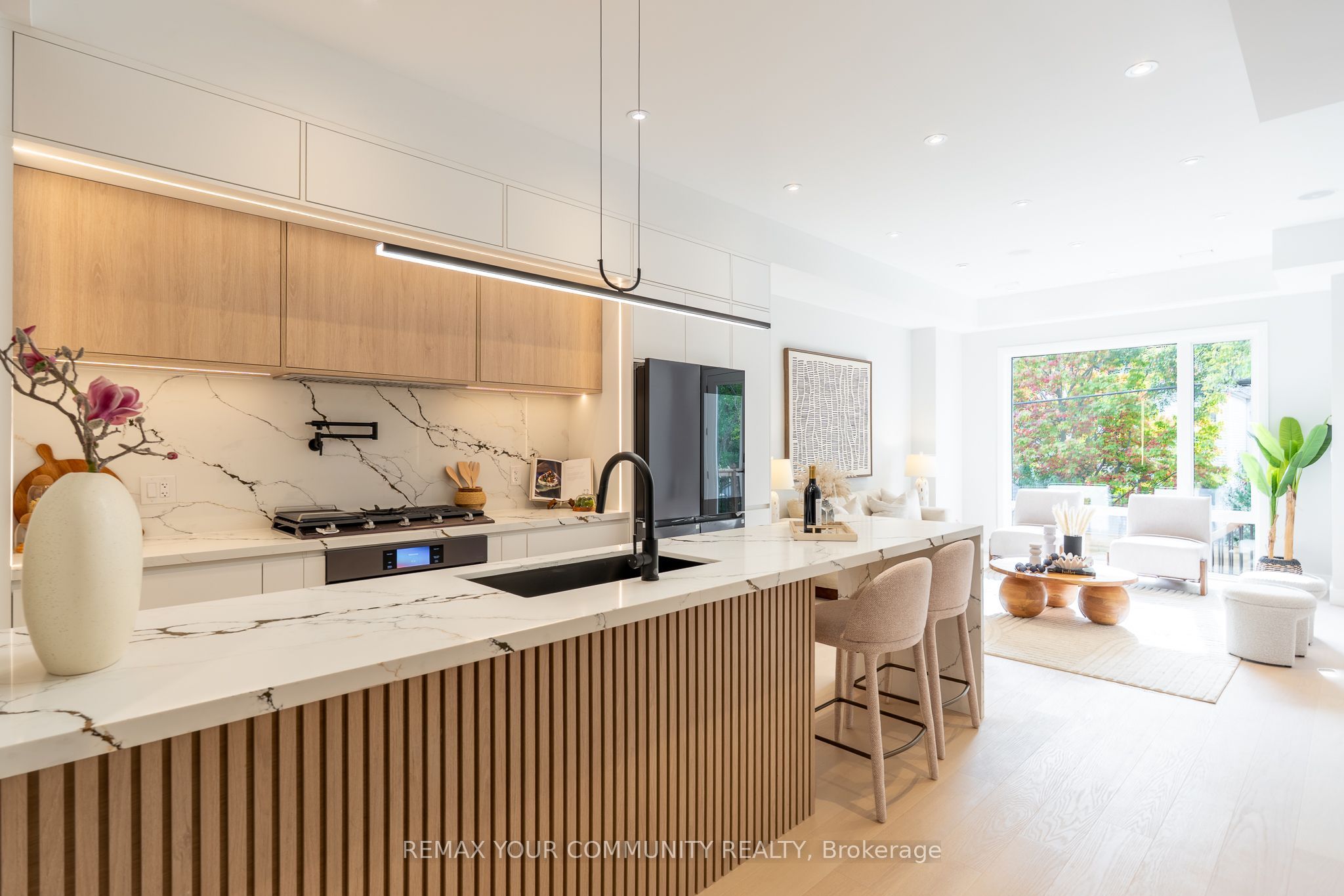 281 Queensdale Avenue Property Photo 12