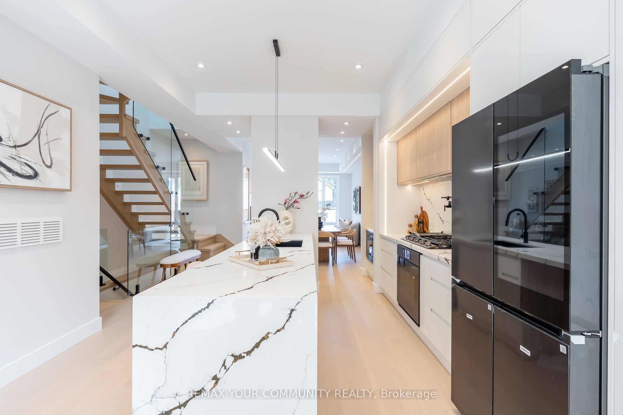 281 Queensdale Avenue Property Photo 14