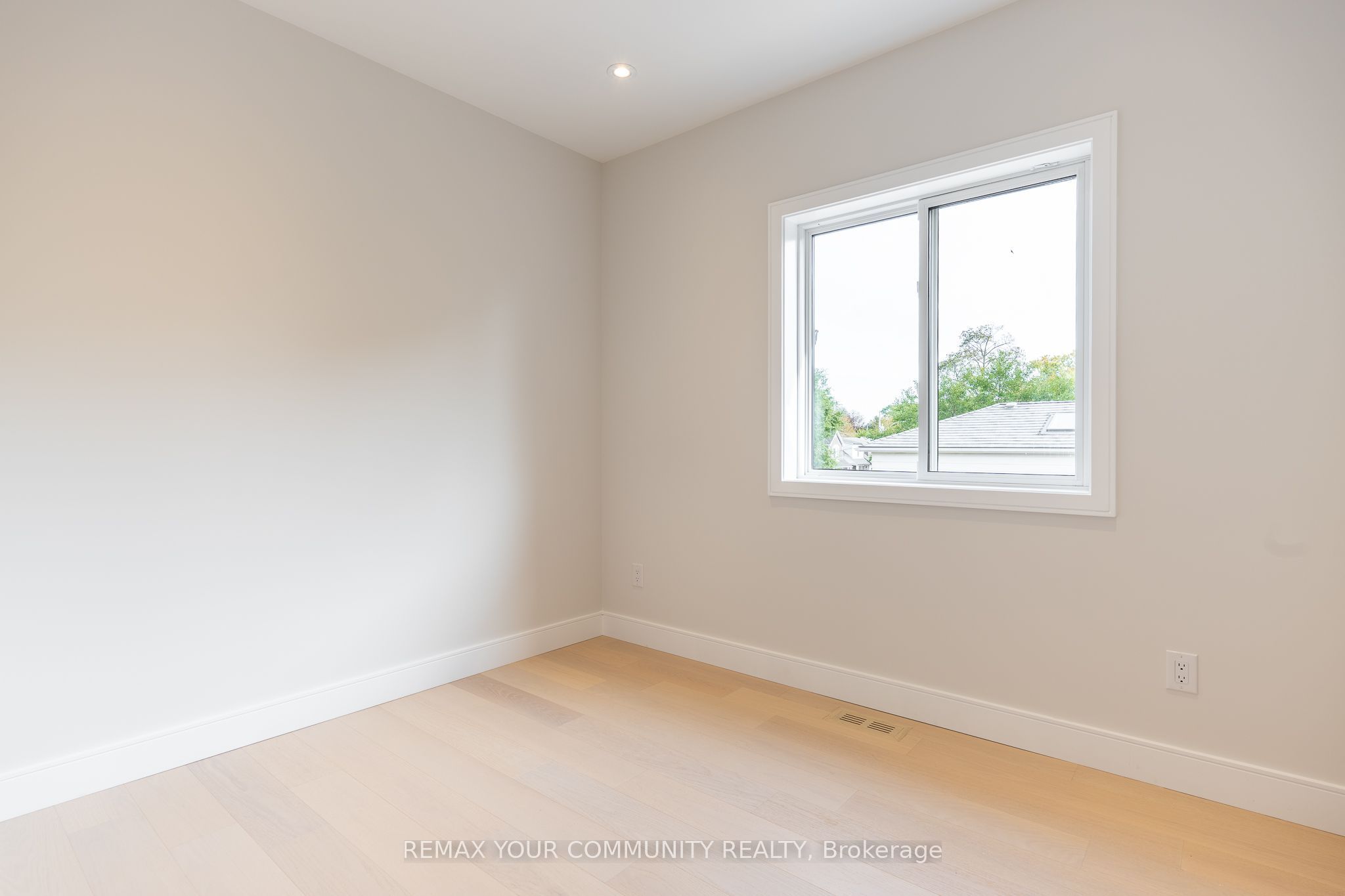 281 Queensdale Avenue Property Photo 27