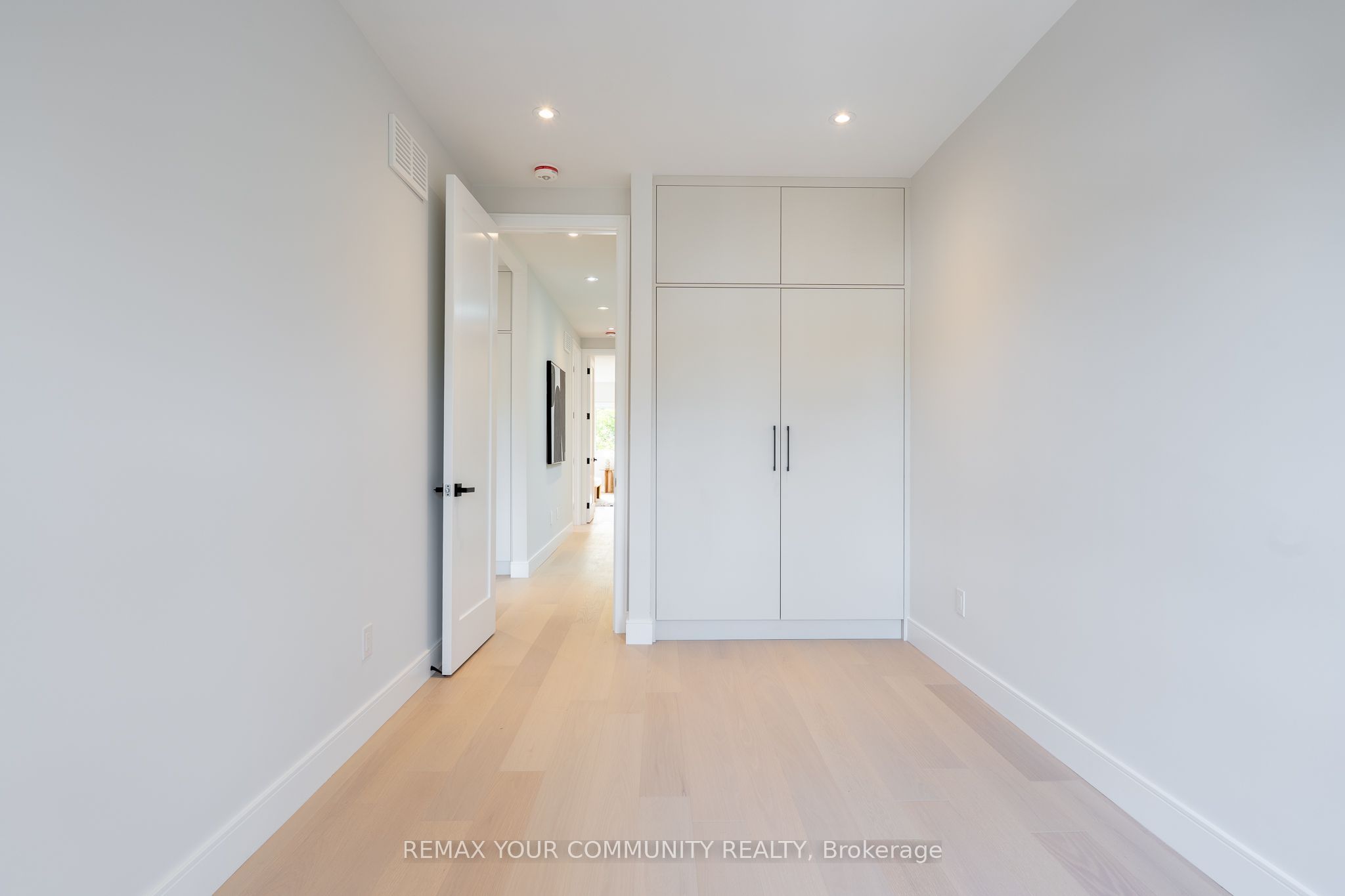 281 Queensdale Avenue Property Photo 31