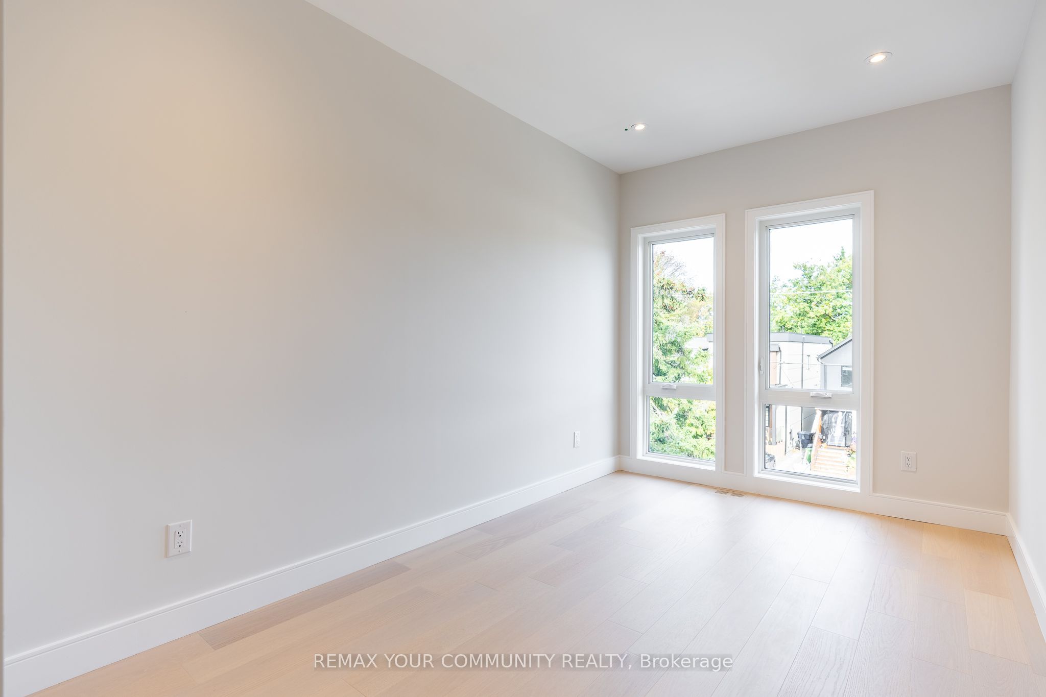 281 Queensdale Avenue Property Photo 31