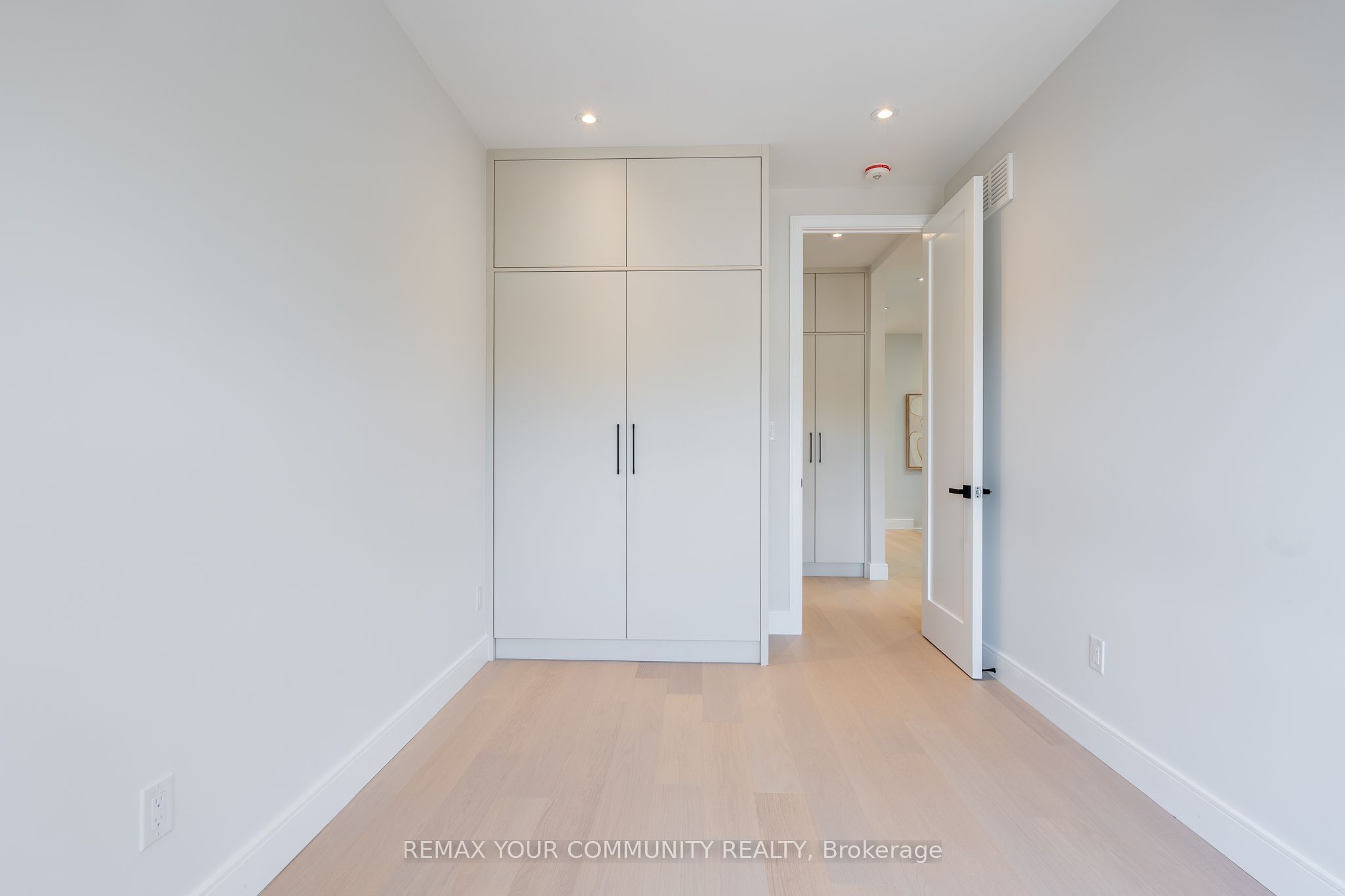 281 Queensdale Avenue Property Photo 33