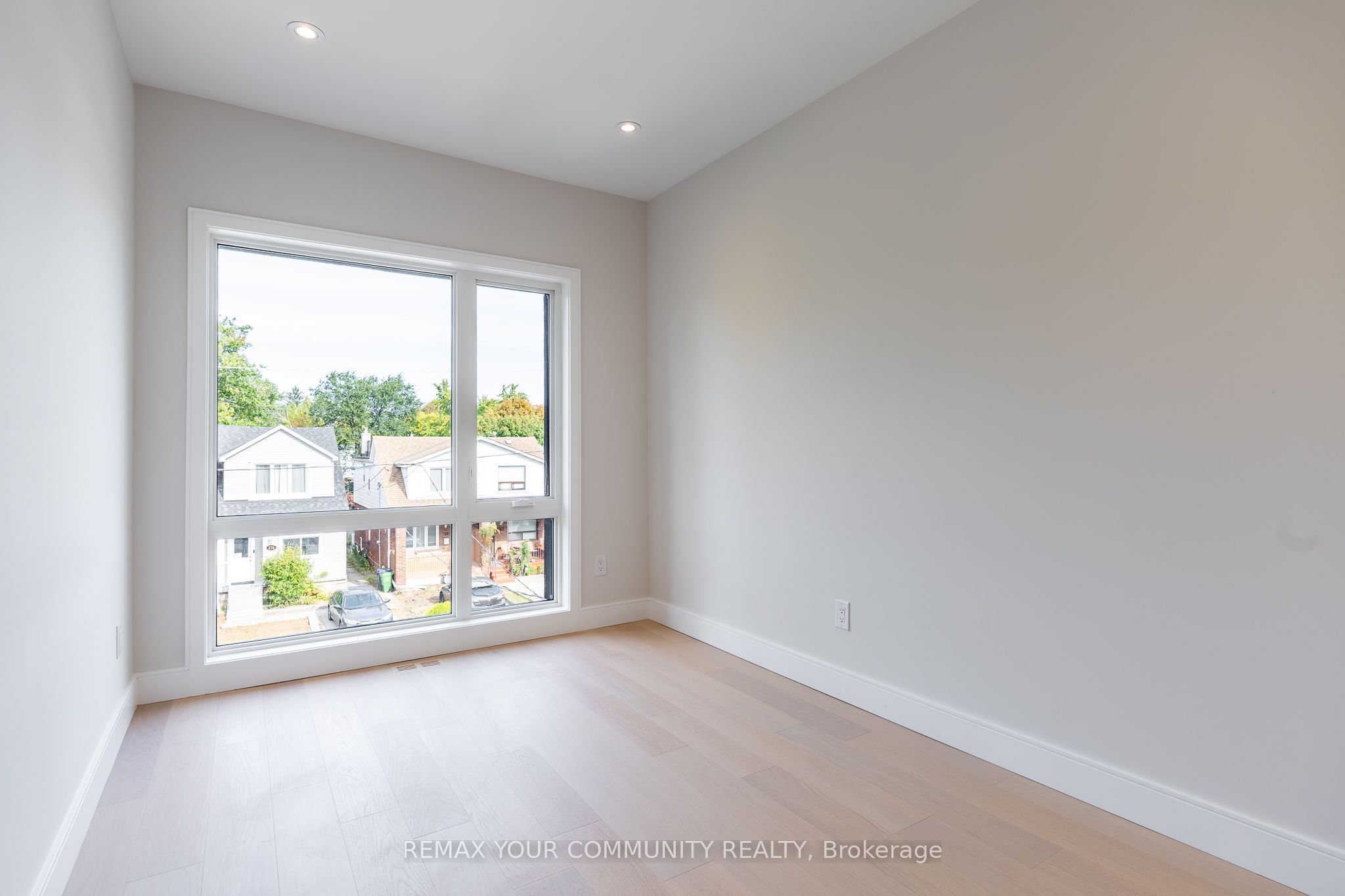 281 Queensdale Avenue Property Photo 33