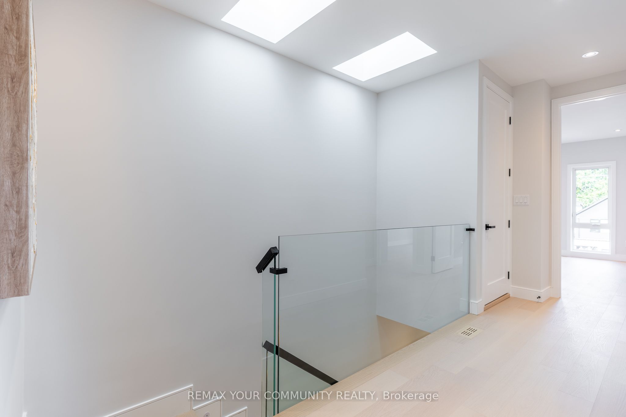 281 Queensdale Avenue Property Photo 36