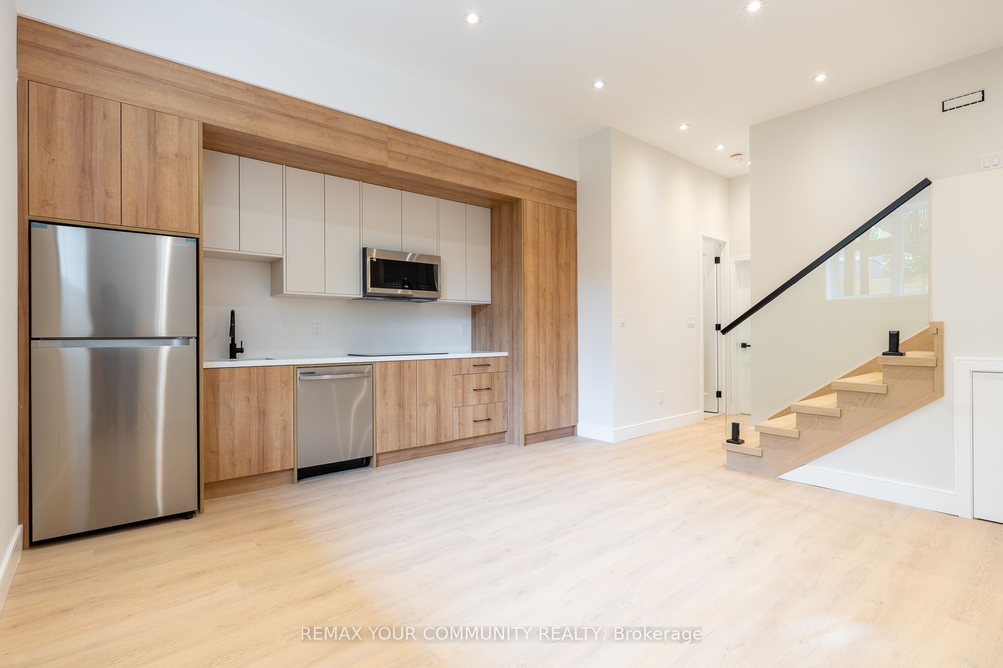 281 Queensdale Avenue Property Photo 37