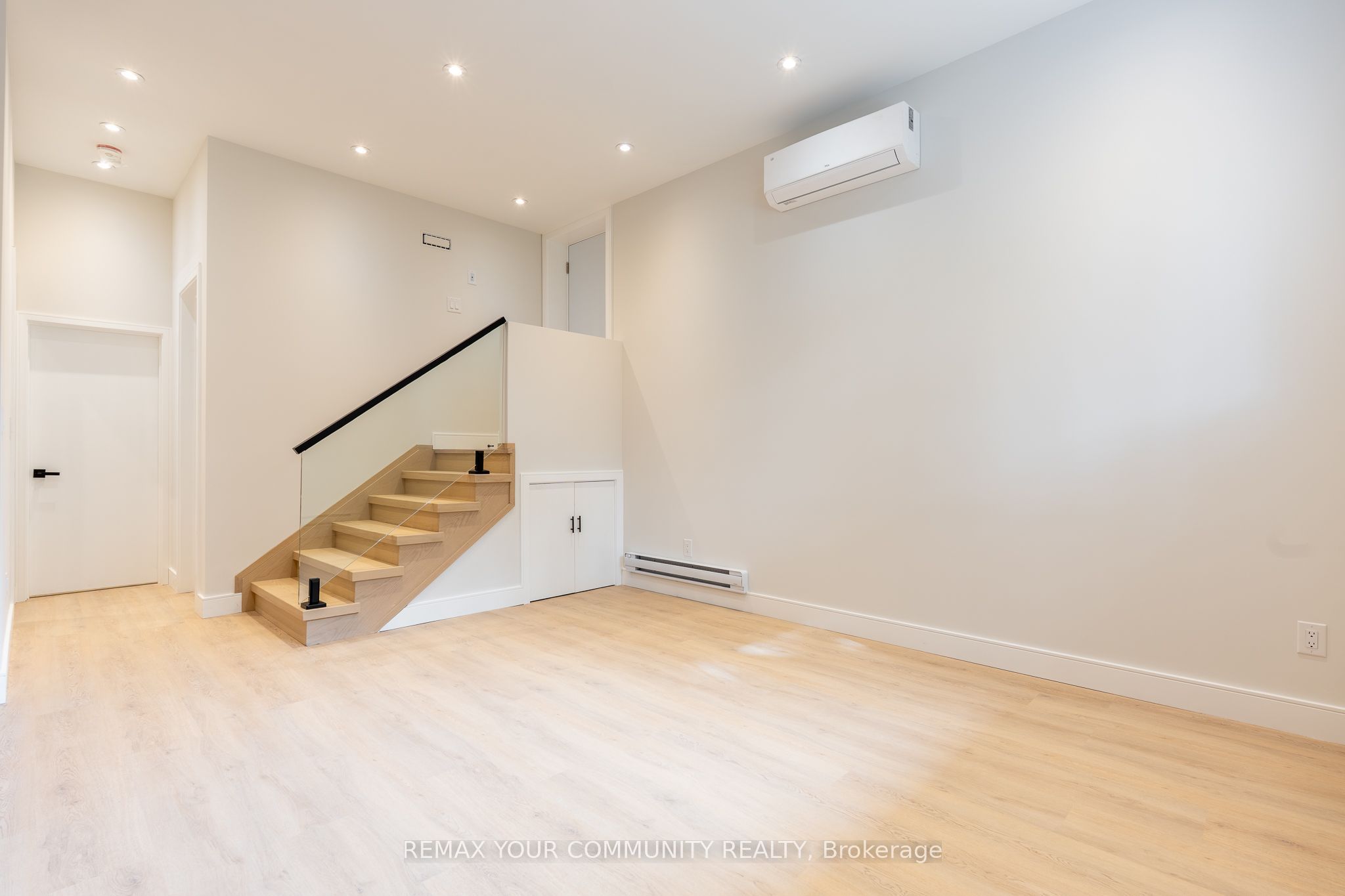 281 Queensdale Avenue Property Photo 39