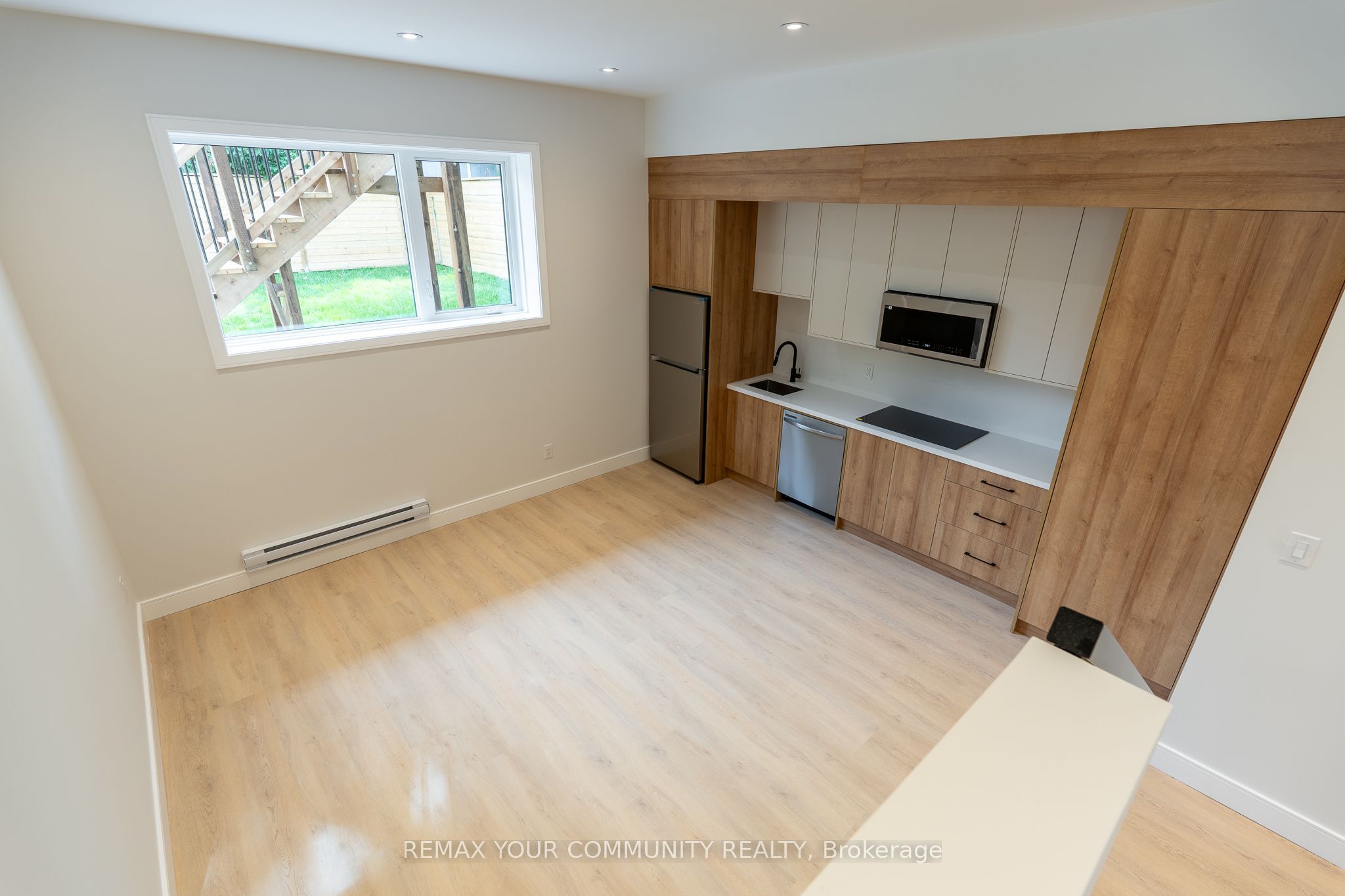 281 Queensdale Avenue Property Photo 41