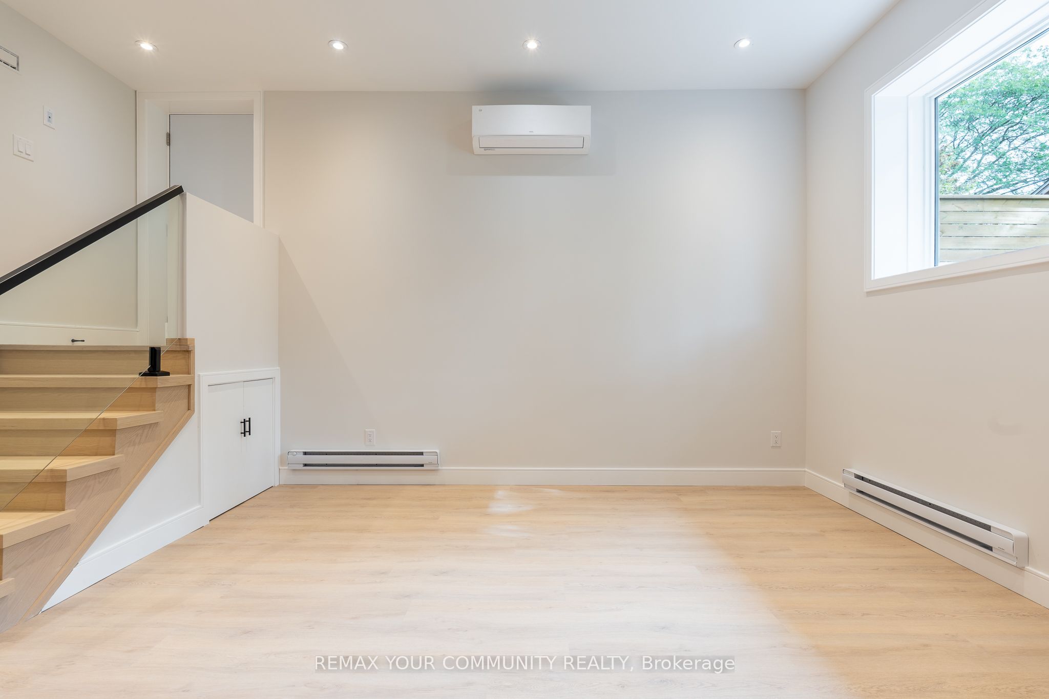 281 Queensdale Avenue Property Photo 41