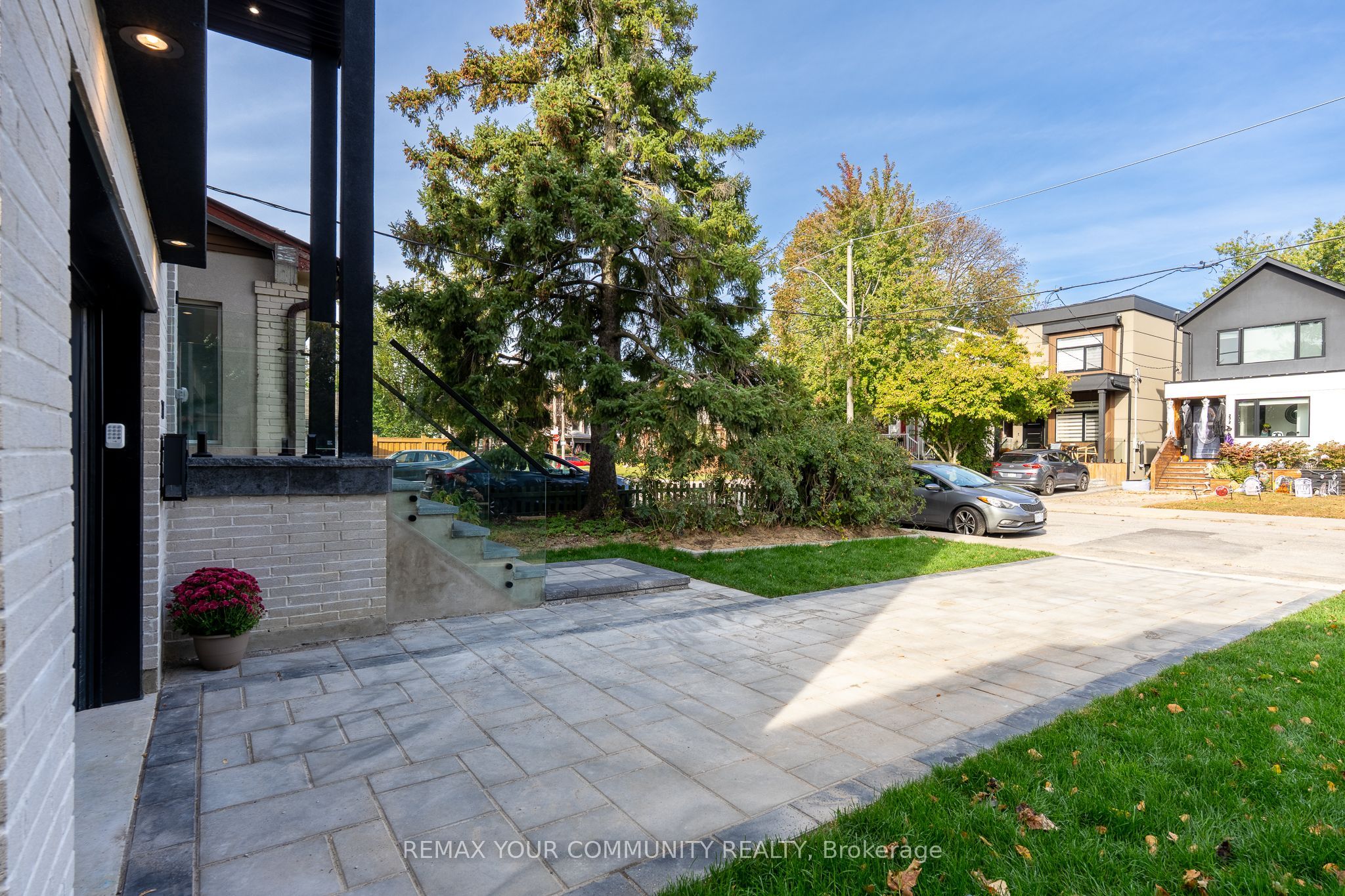 281 Queensdale Avenue Property Photo 48