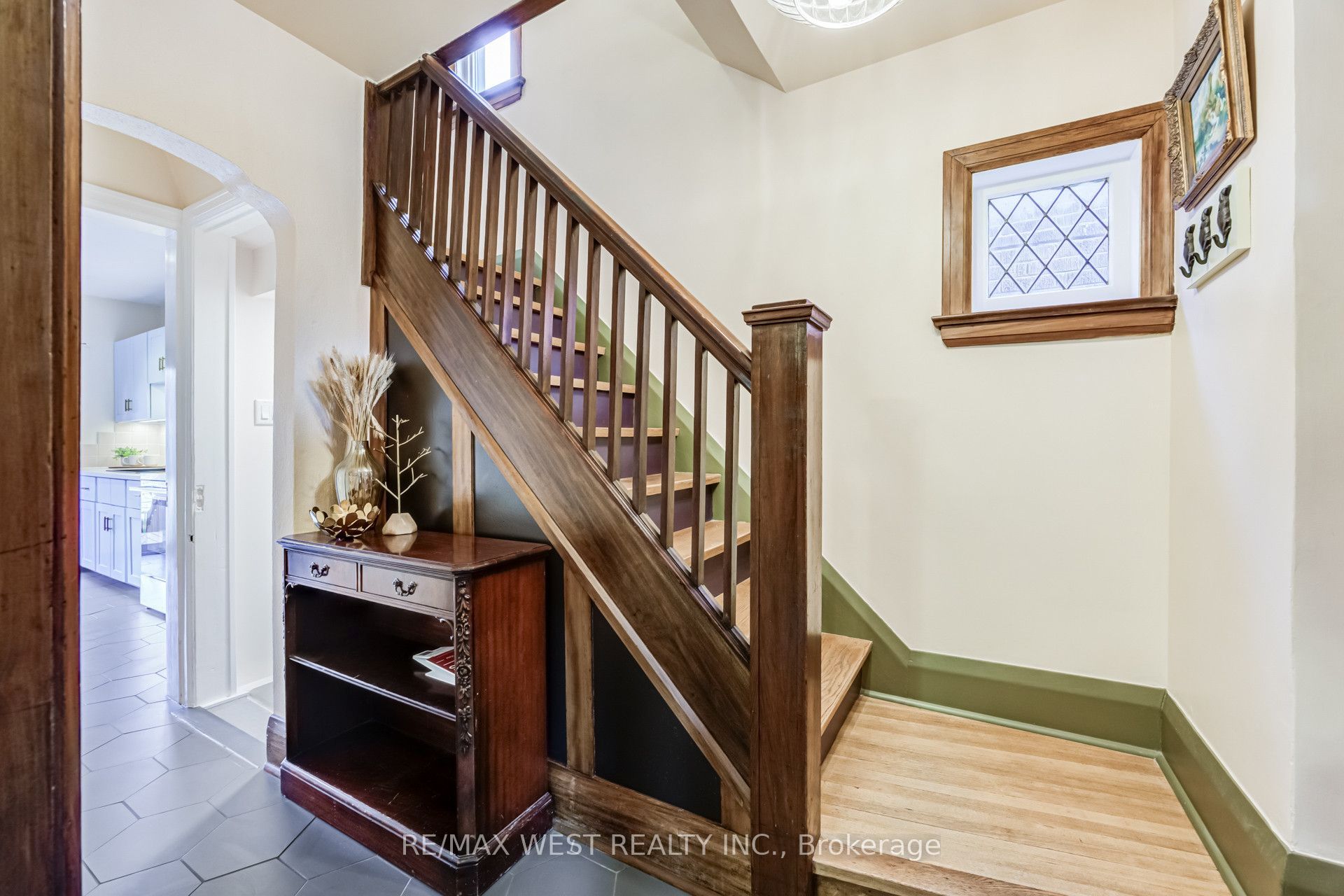 258 O'connor Drive Property Photo 4