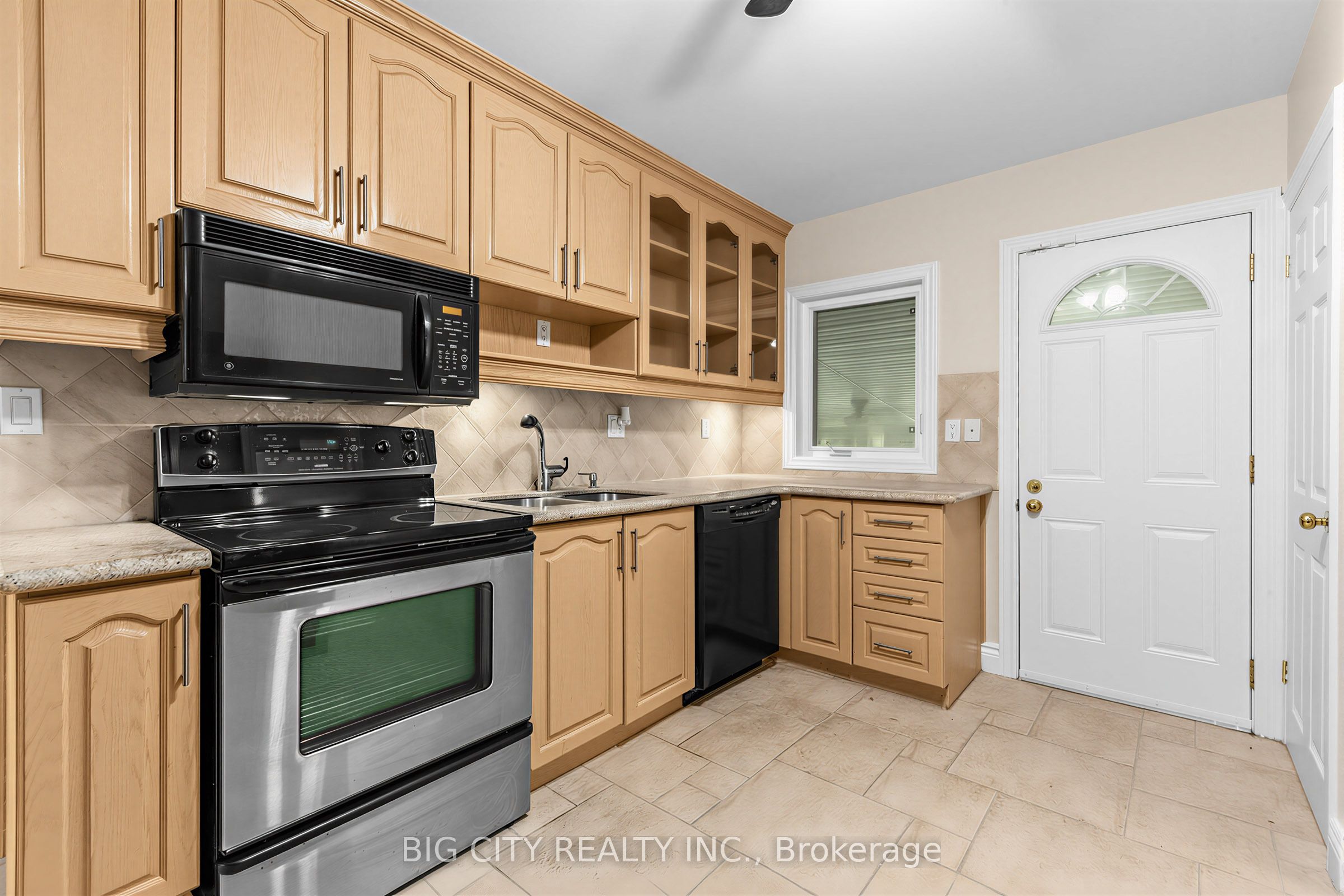 30 Lozoway Drive Main/upper Property Photo 12