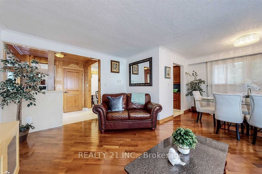 25 Knowlton Drive S Property Photo 6