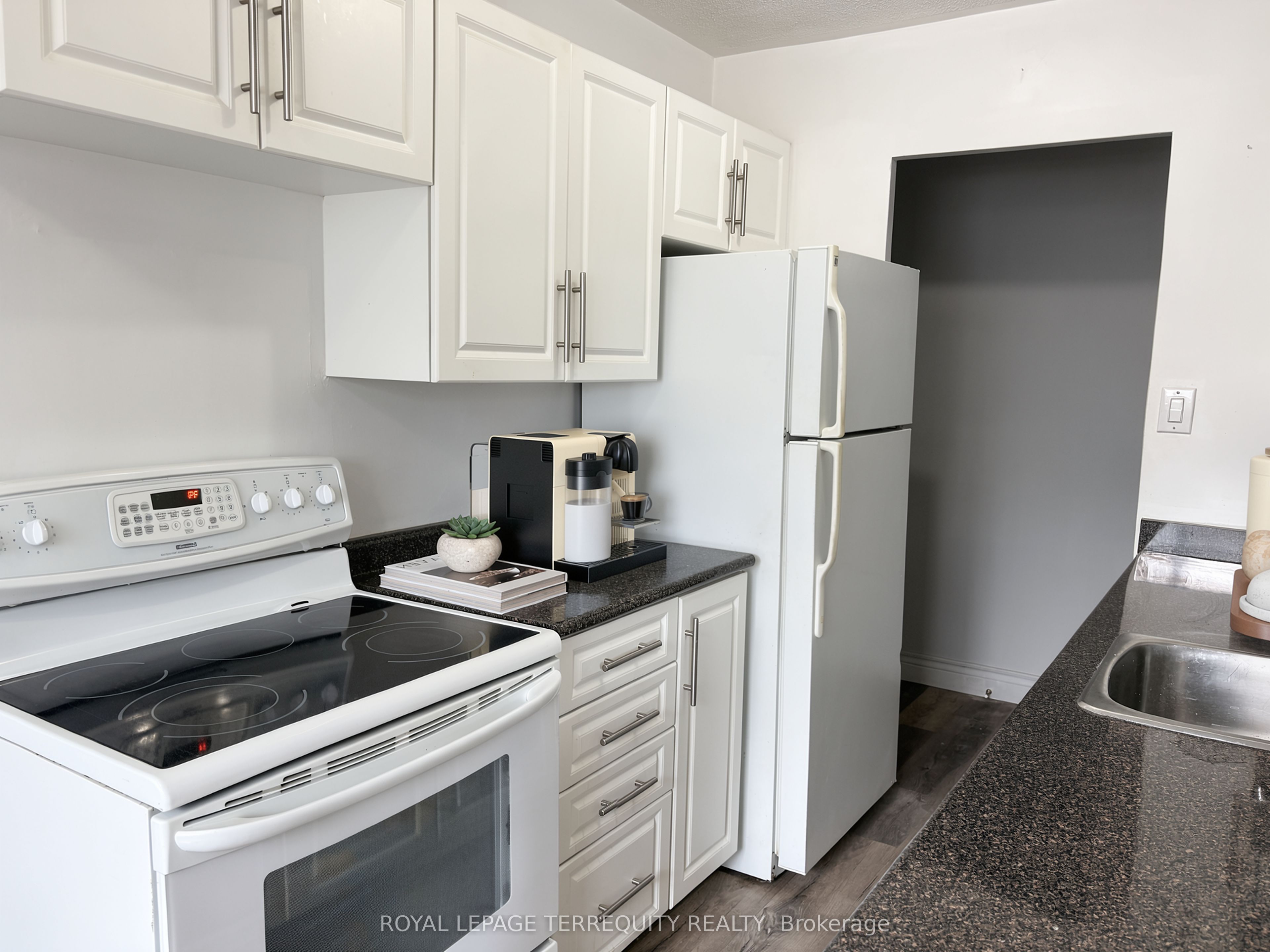 200 Park Road N 101 Property Photo 6