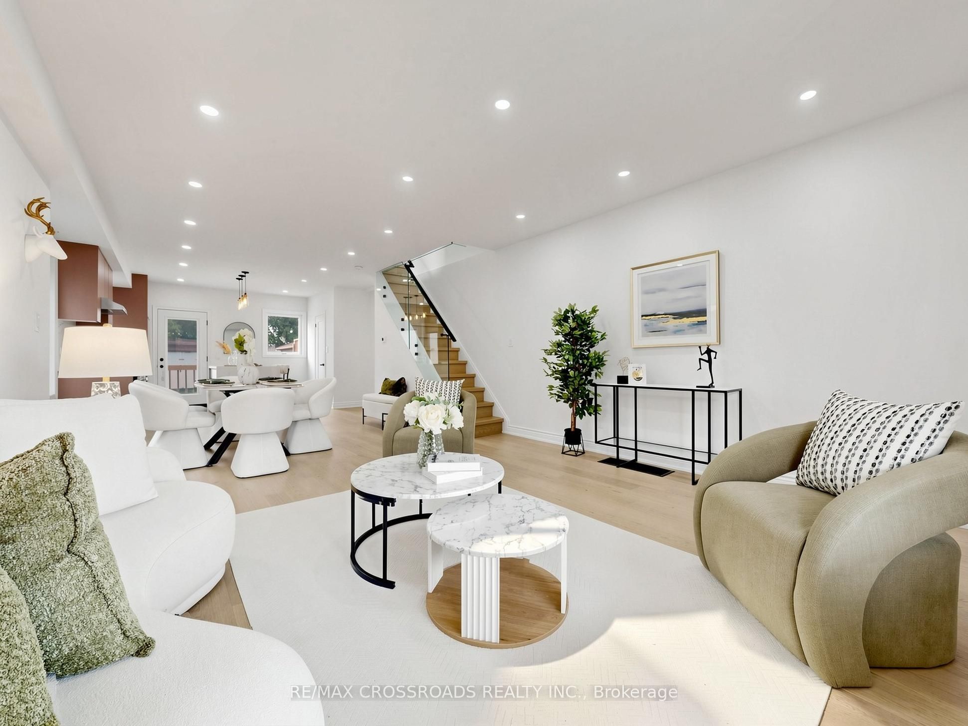 548 Glebeholme Boulevard Property Photo 7