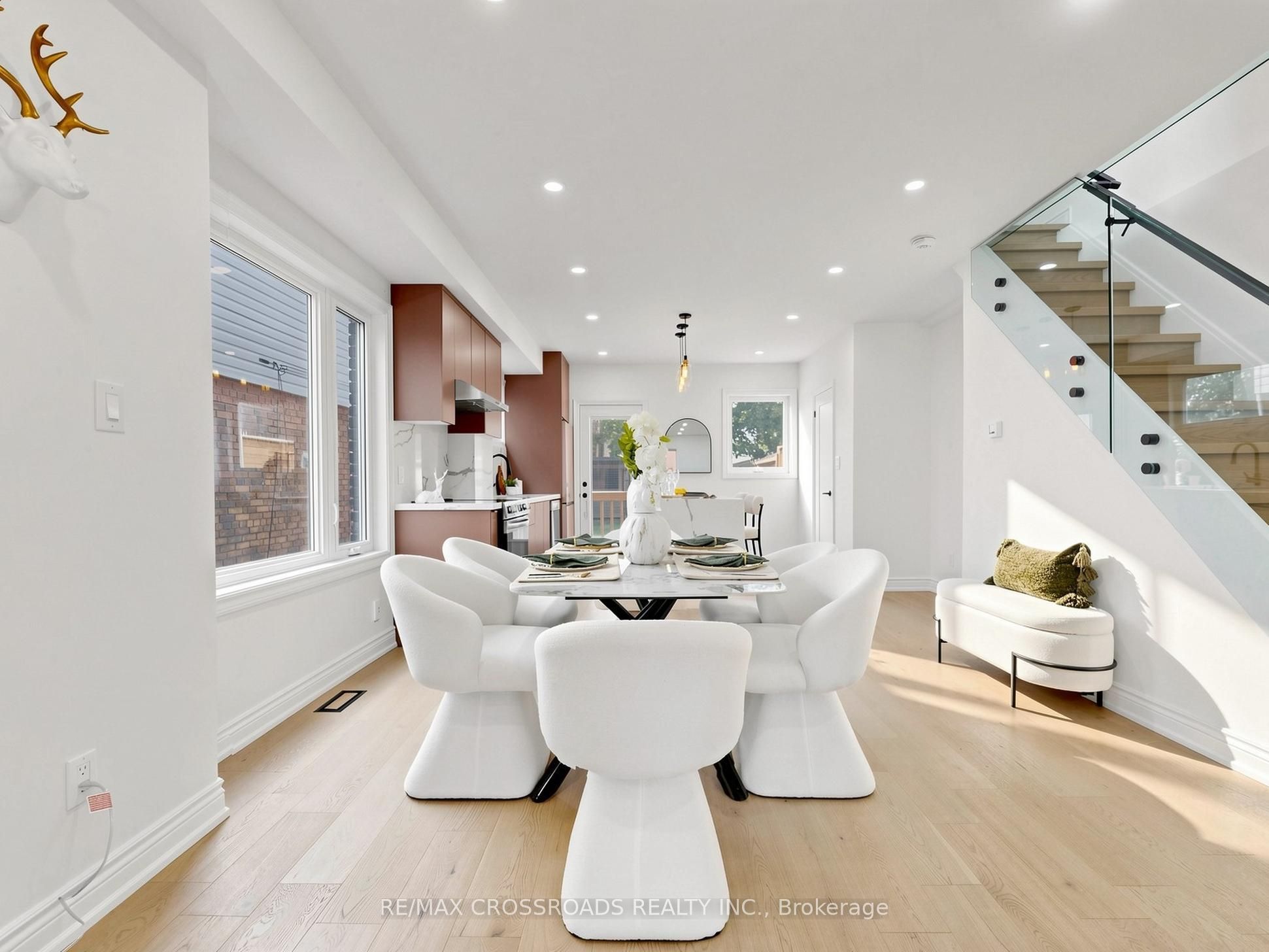 548 Glebeholme Boulevard Property Photo 8