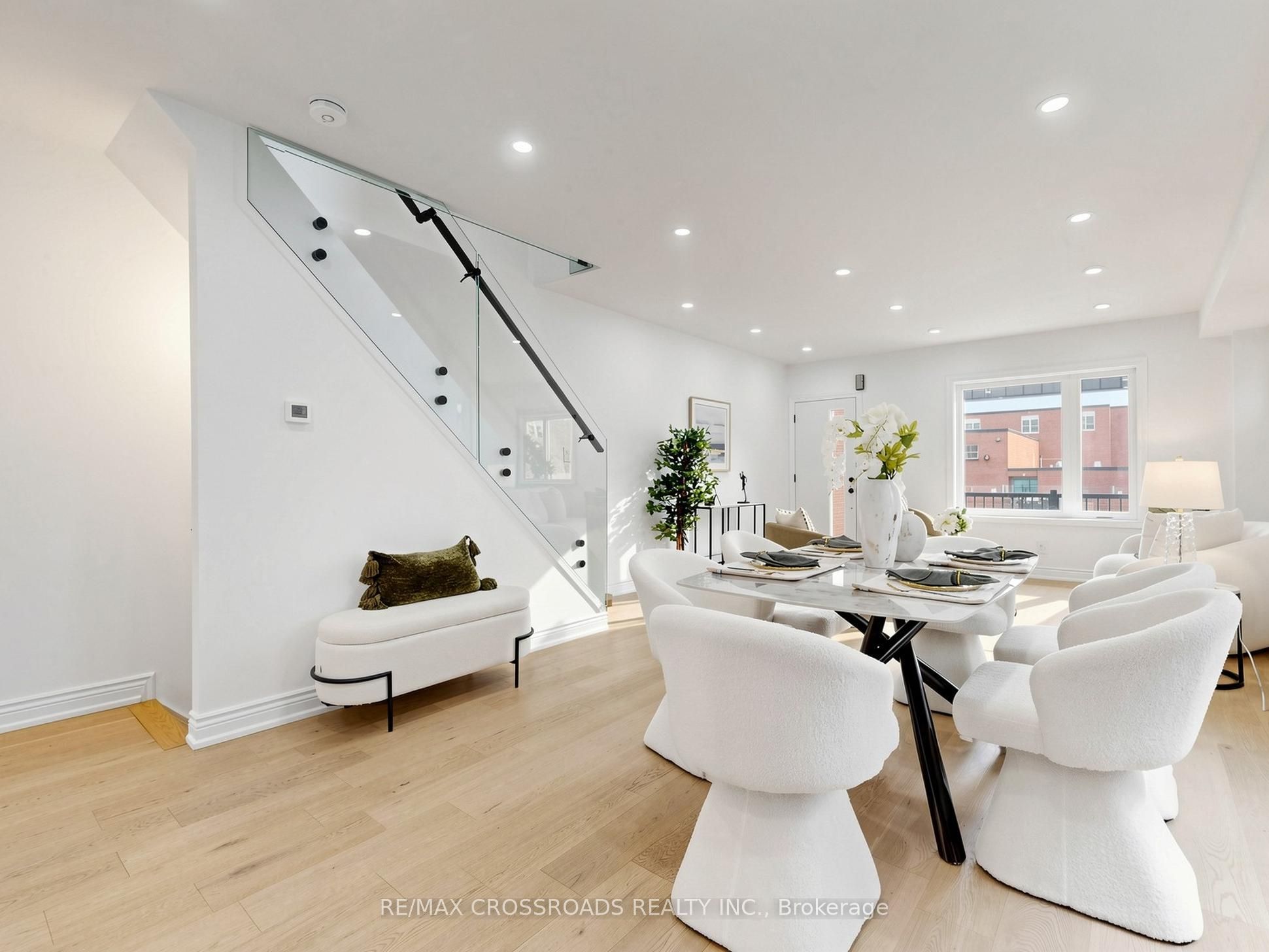 548 Glebeholme Boulevard Property Photo 10