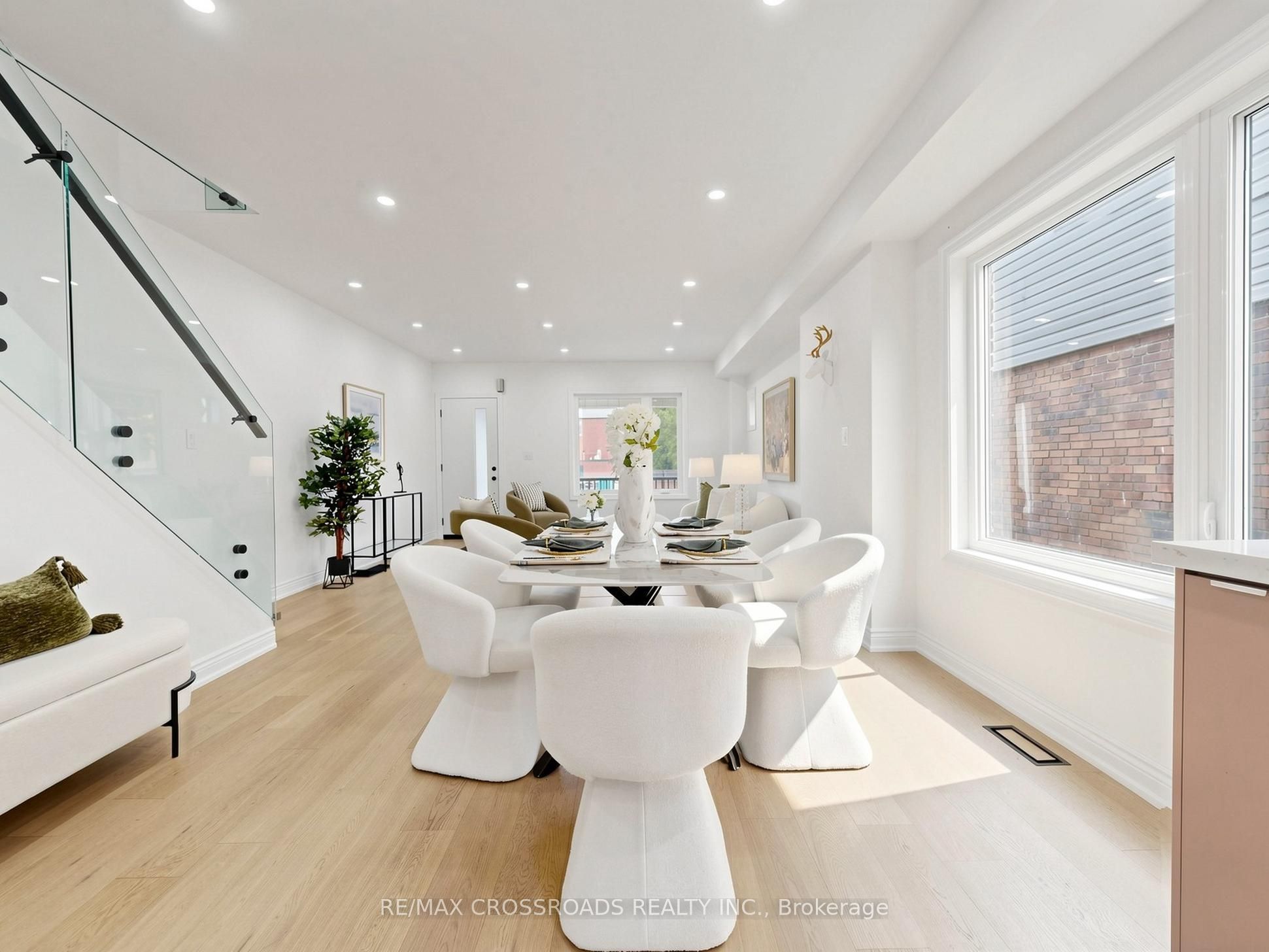 548 Glebeholme Boulevard Property Photo 11