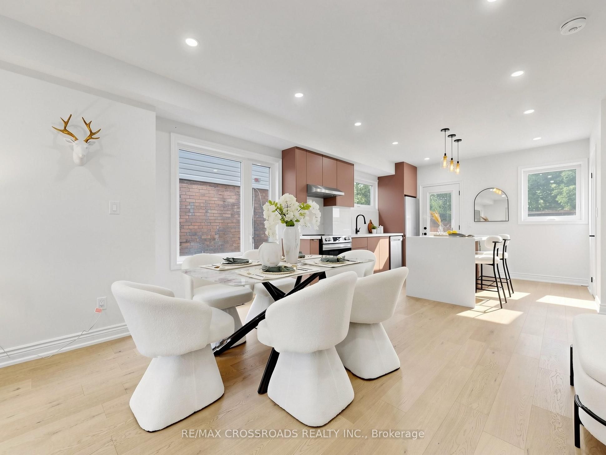 548 Glebeholme Boulevard Property Photo 13