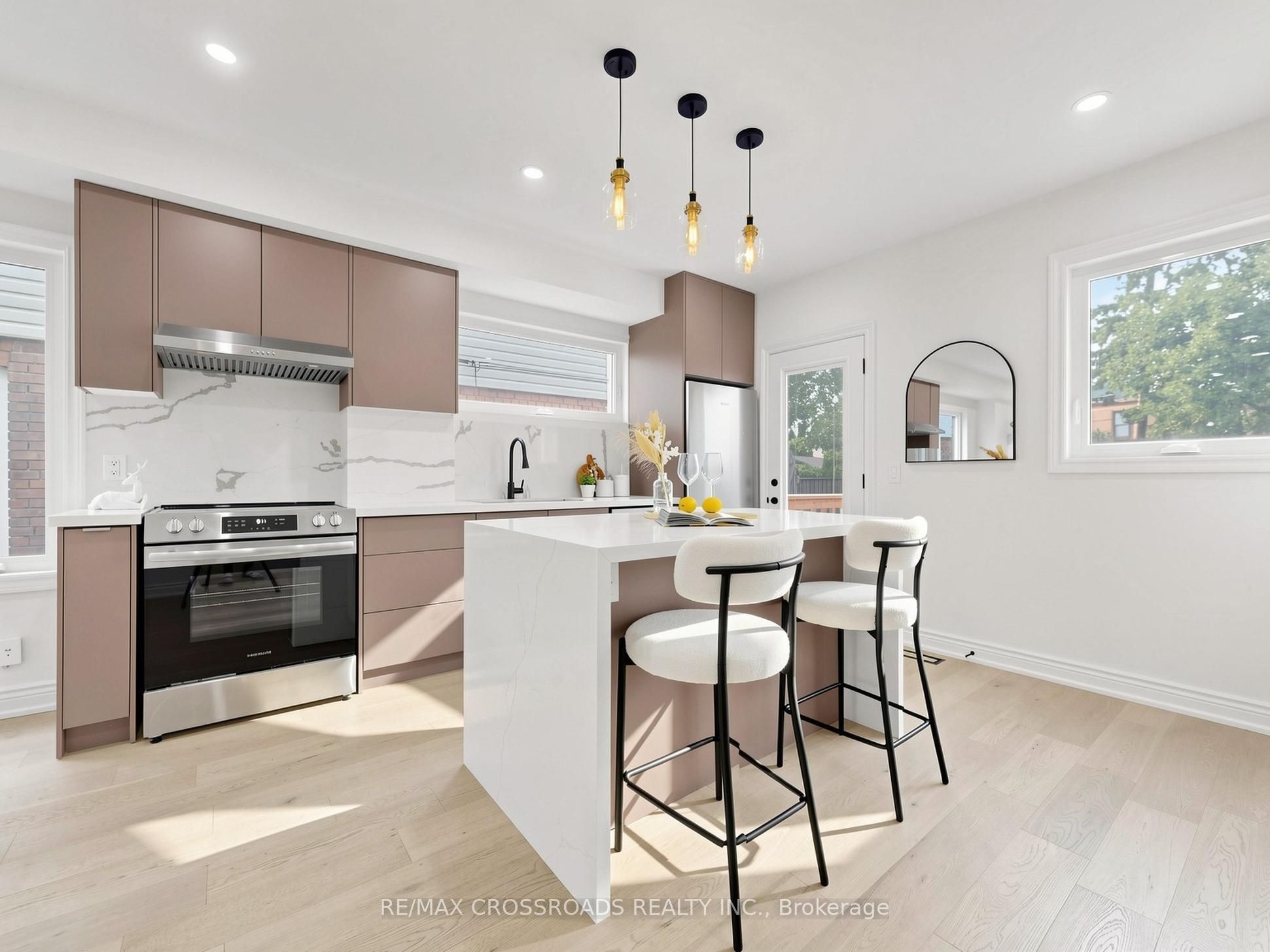 548 Glebeholme Boulevard Property Photo 14