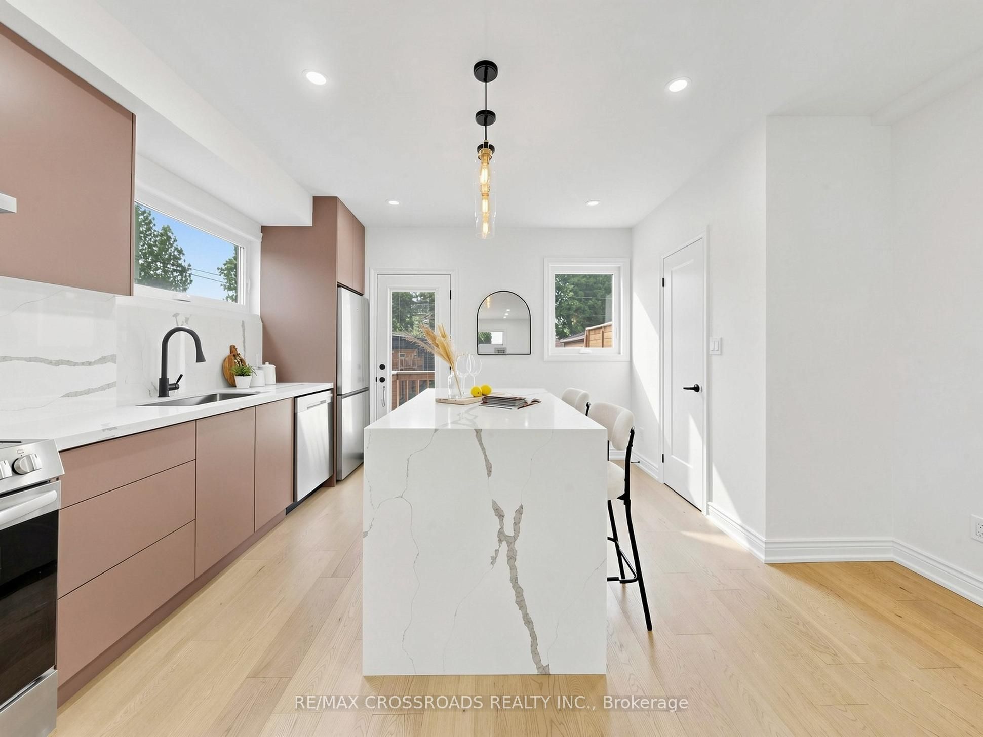 548 Glebeholme Boulevard Property Photo 16