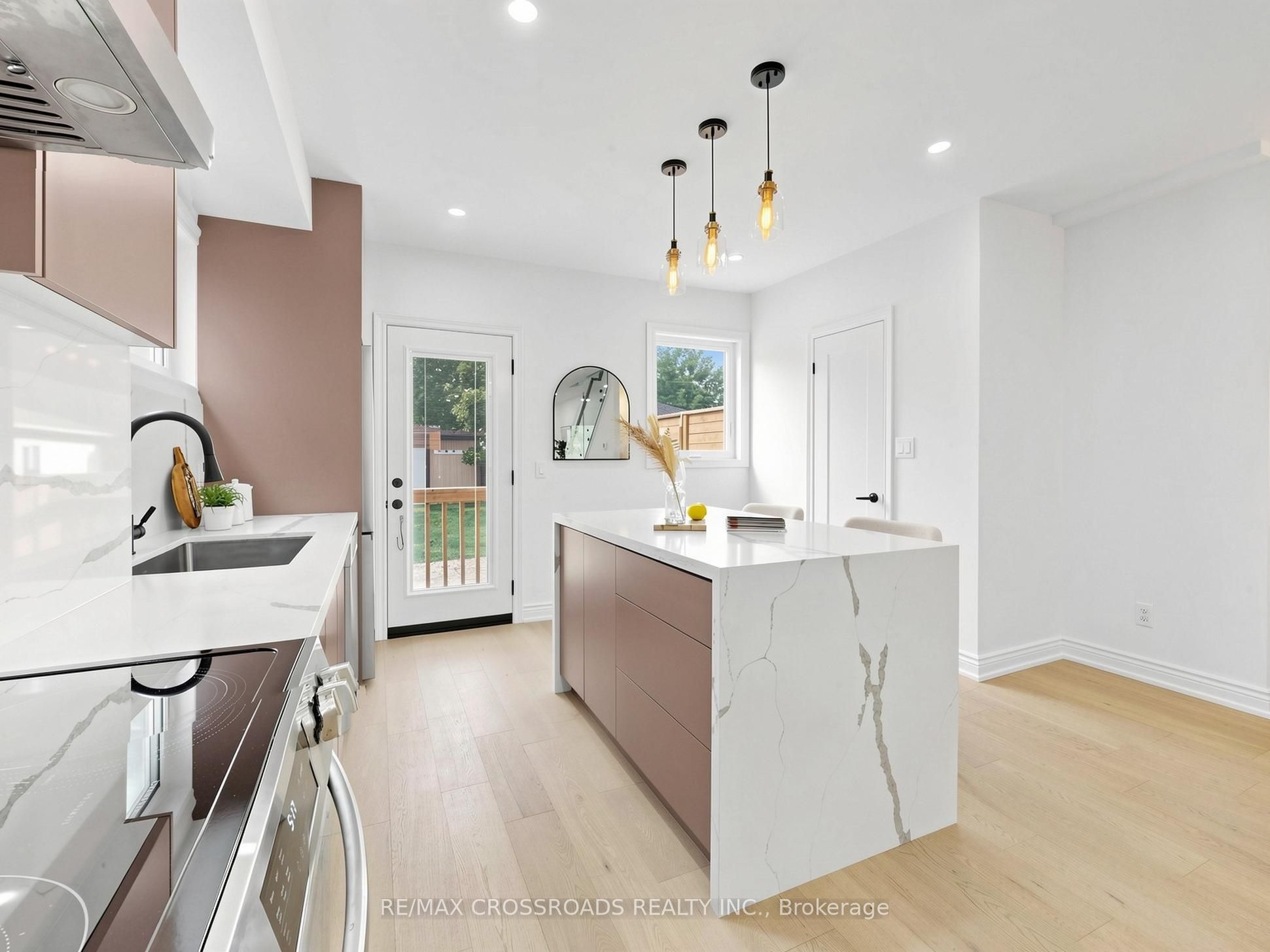 548 Glebeholme Boulevard Property Photo 17