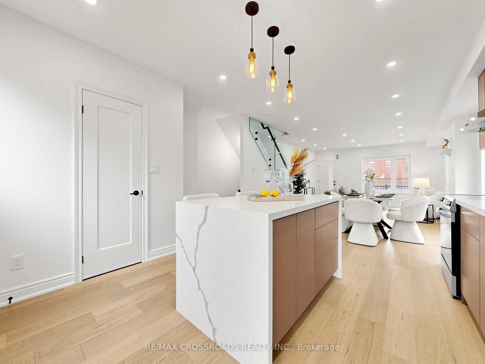 548 Glebeholme Boulevard Property Photo 18