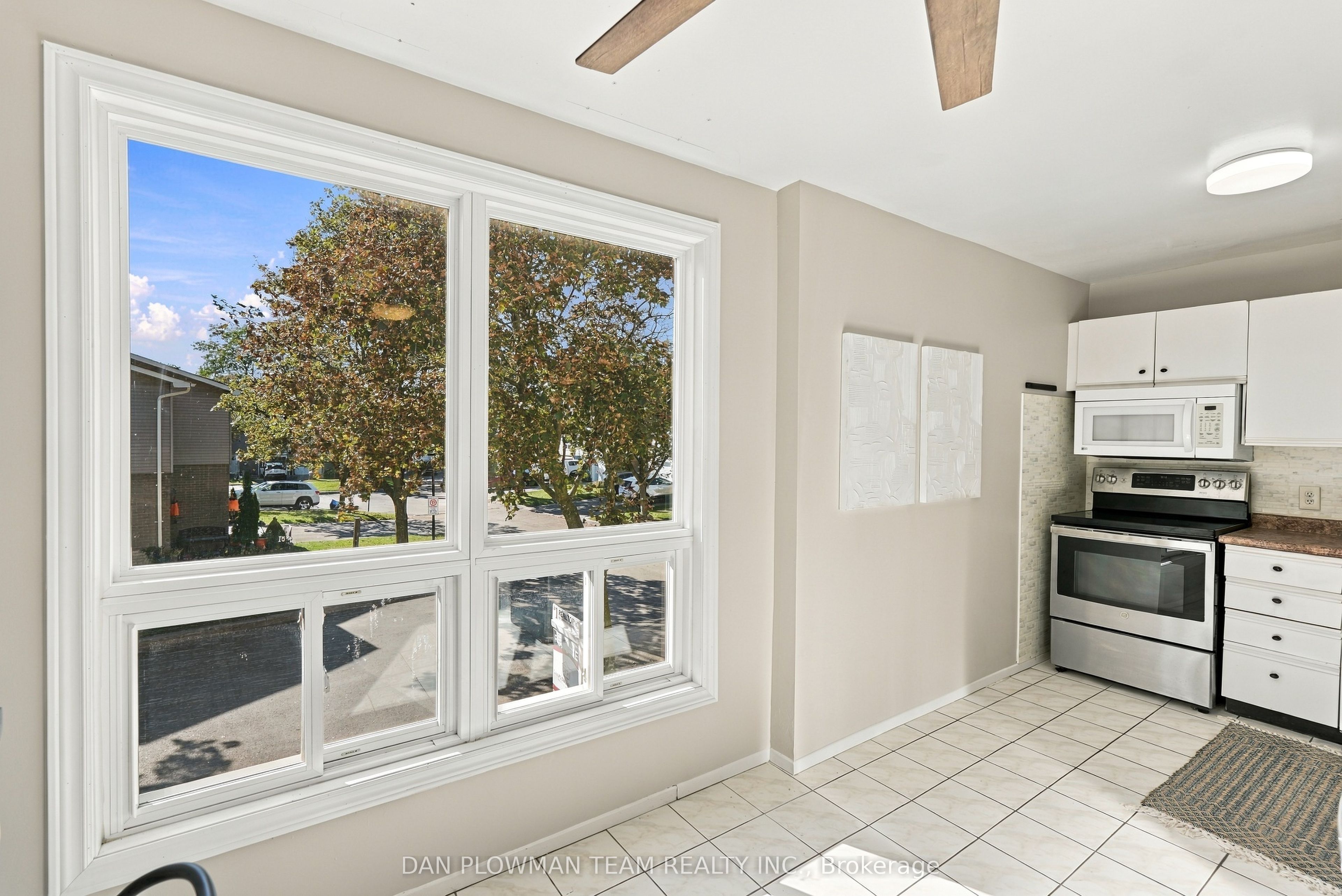 1133 Ritson Road N 81 Property Photo 13