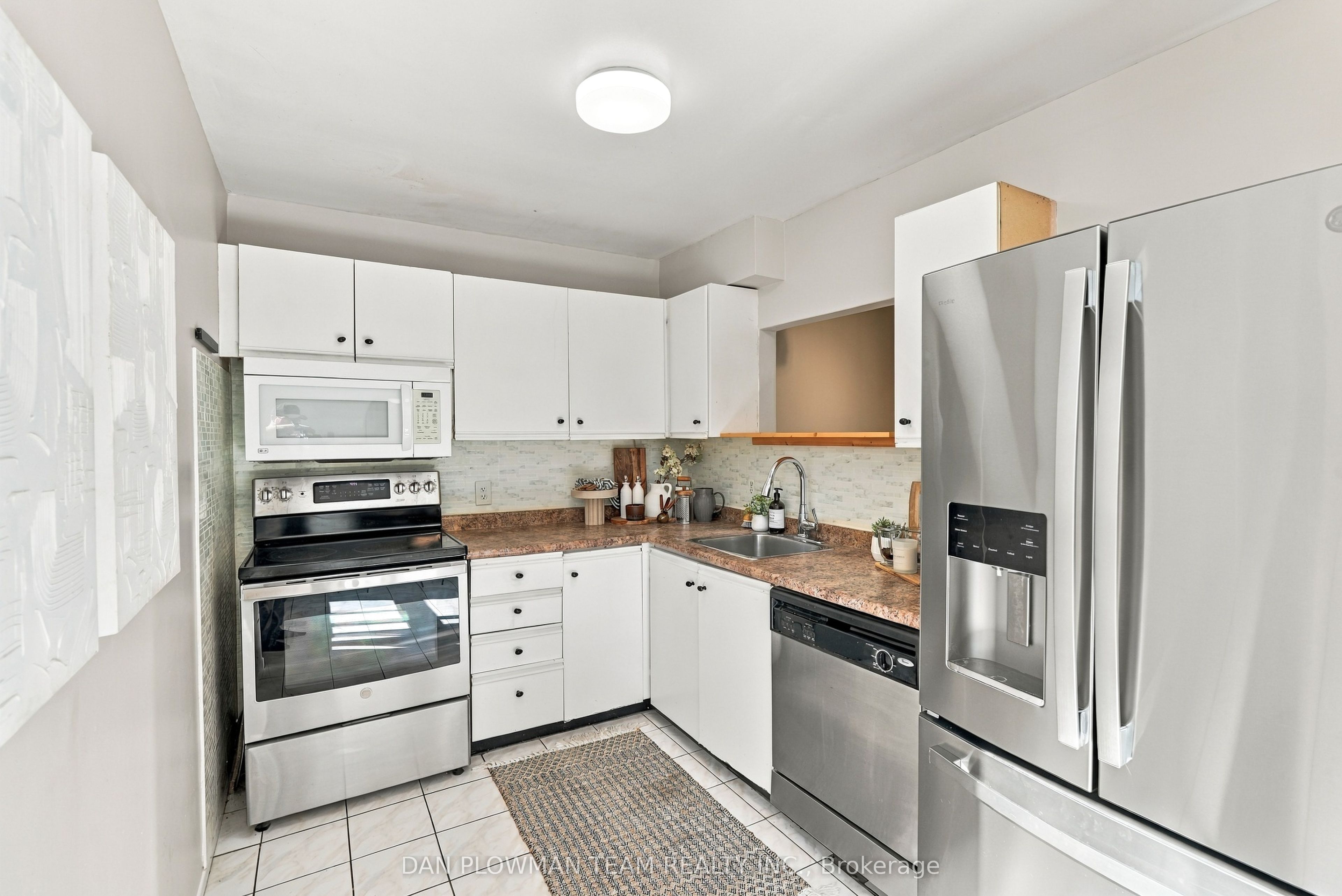 1133 Ritson Road N 81 Property Photo 15