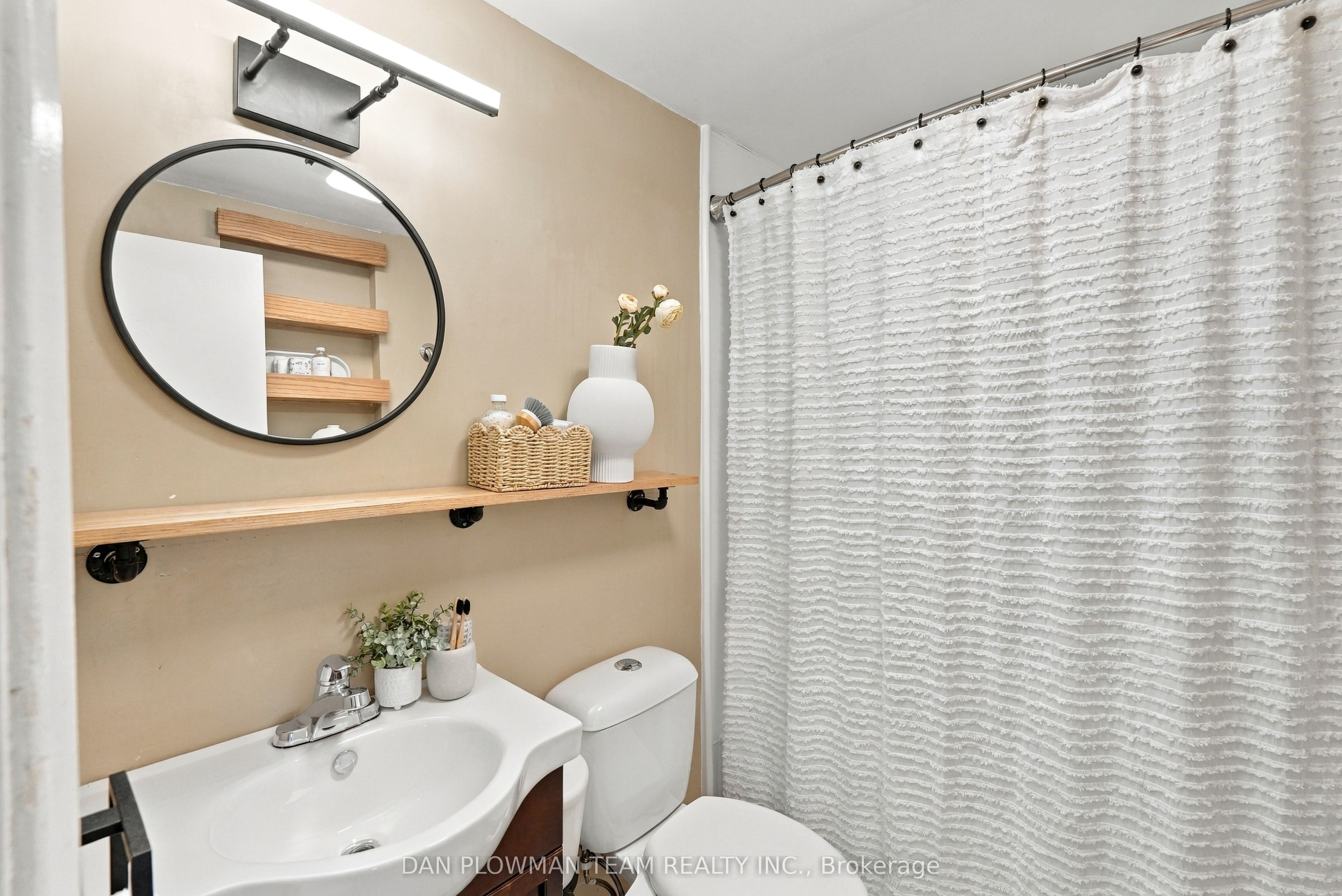 1133 Ritson Road N 81 Property Photo 28