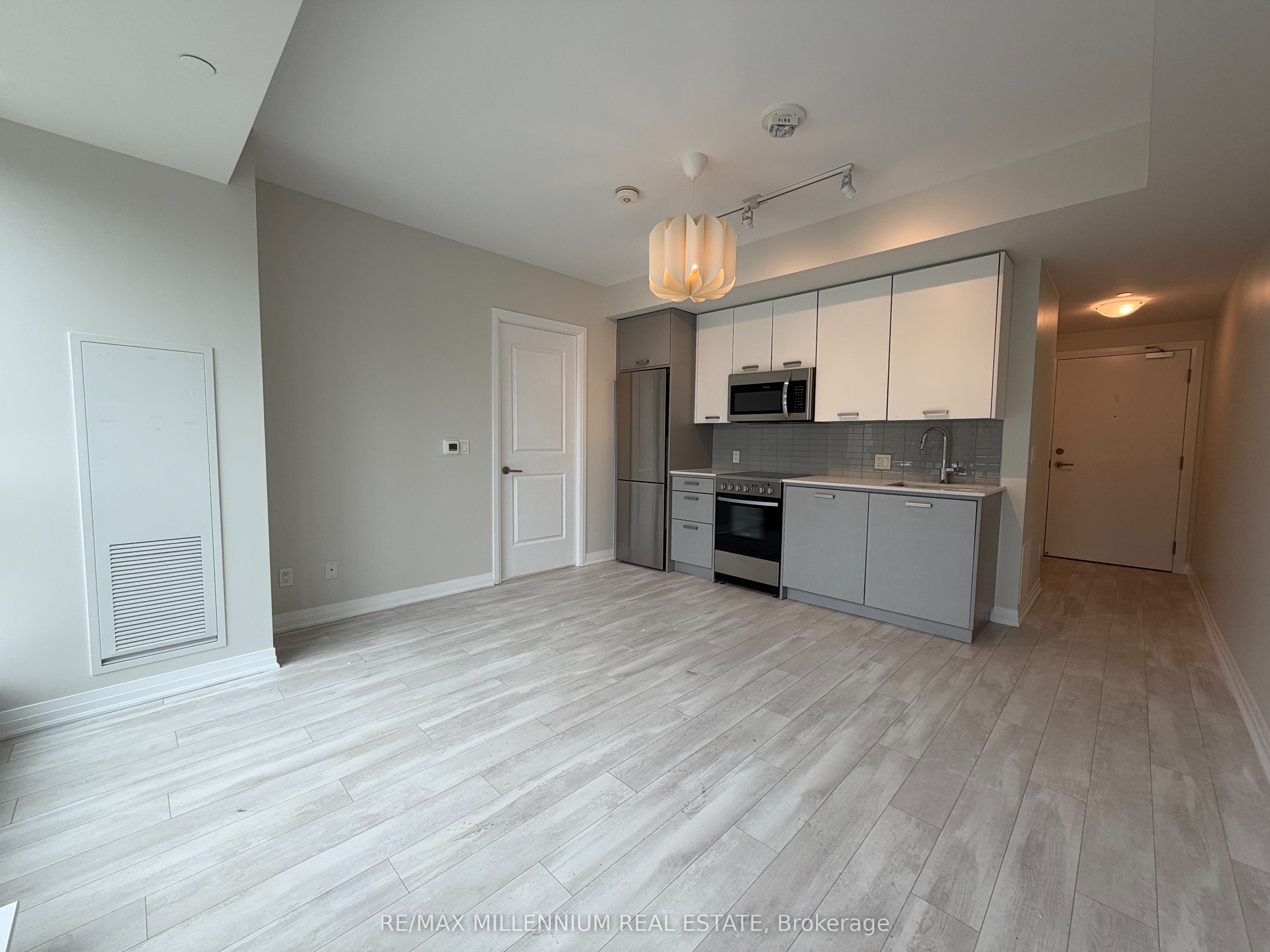 1630 Queen Street E 608 Property Photo 1