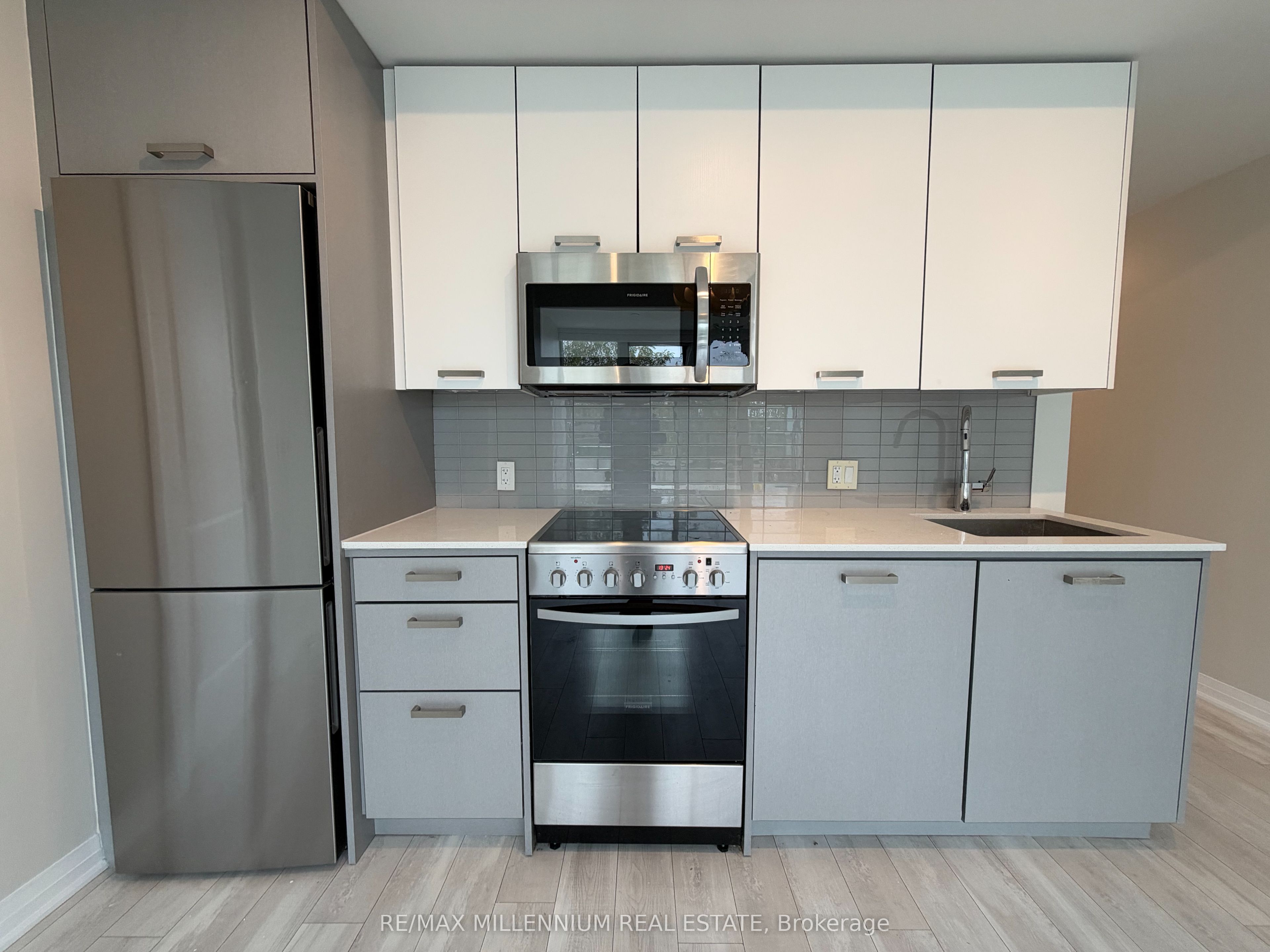 1630 Queen Street E 608 Property Photo 2