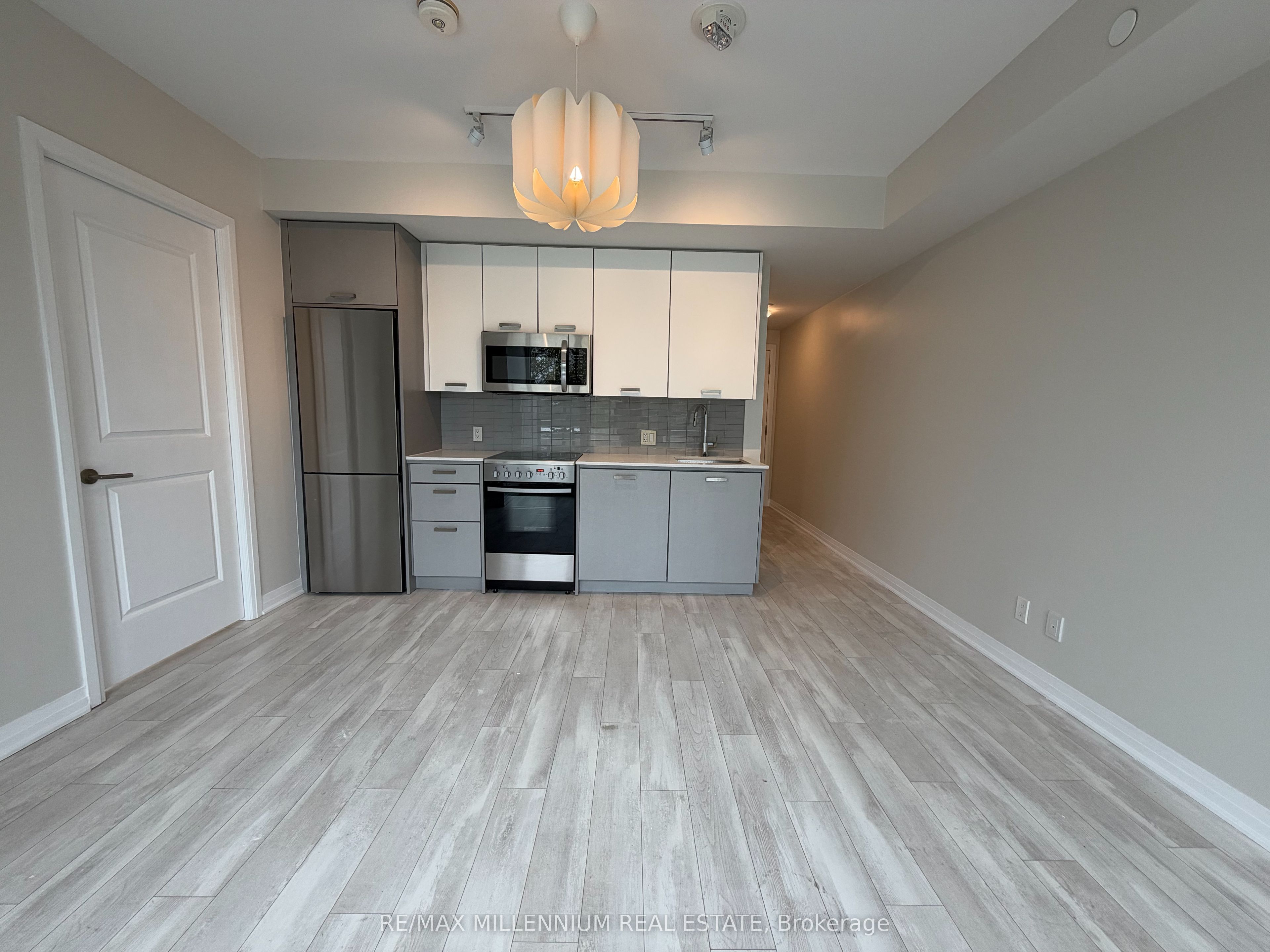 1630 Queen Street E 608 Property Photo 3