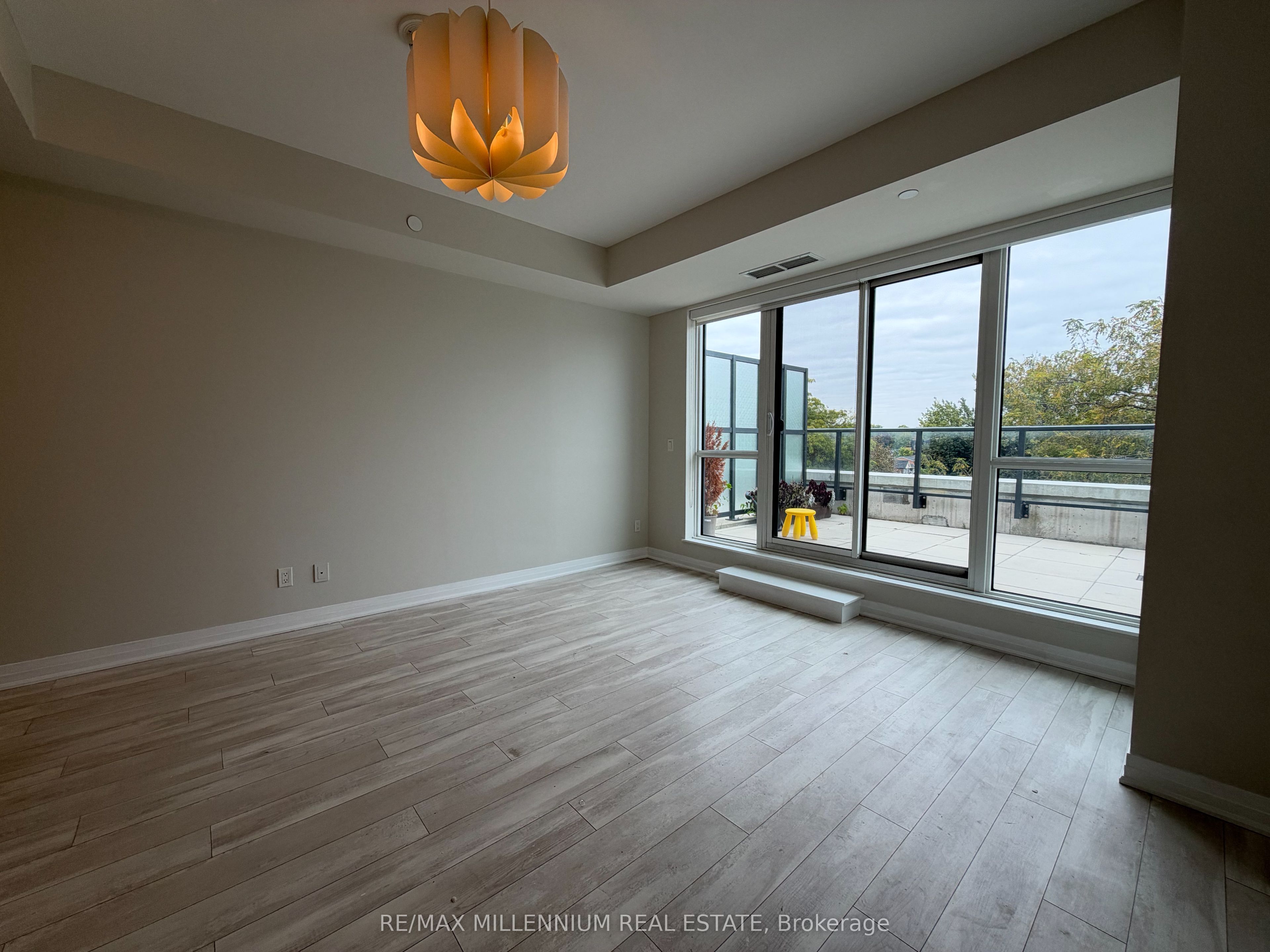 1630 Queen Street E 608 Property Photo 5
