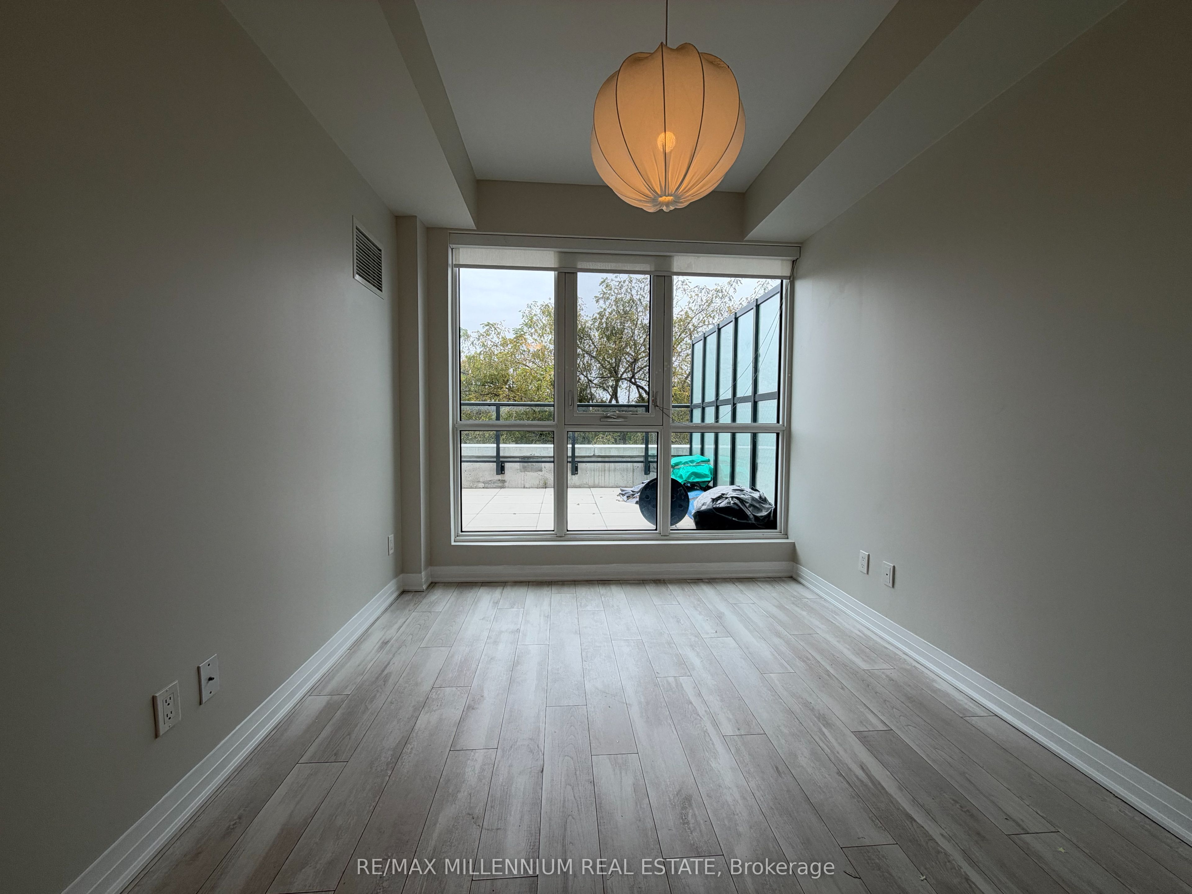 1630 Queen Street E 608 Property Photo 6